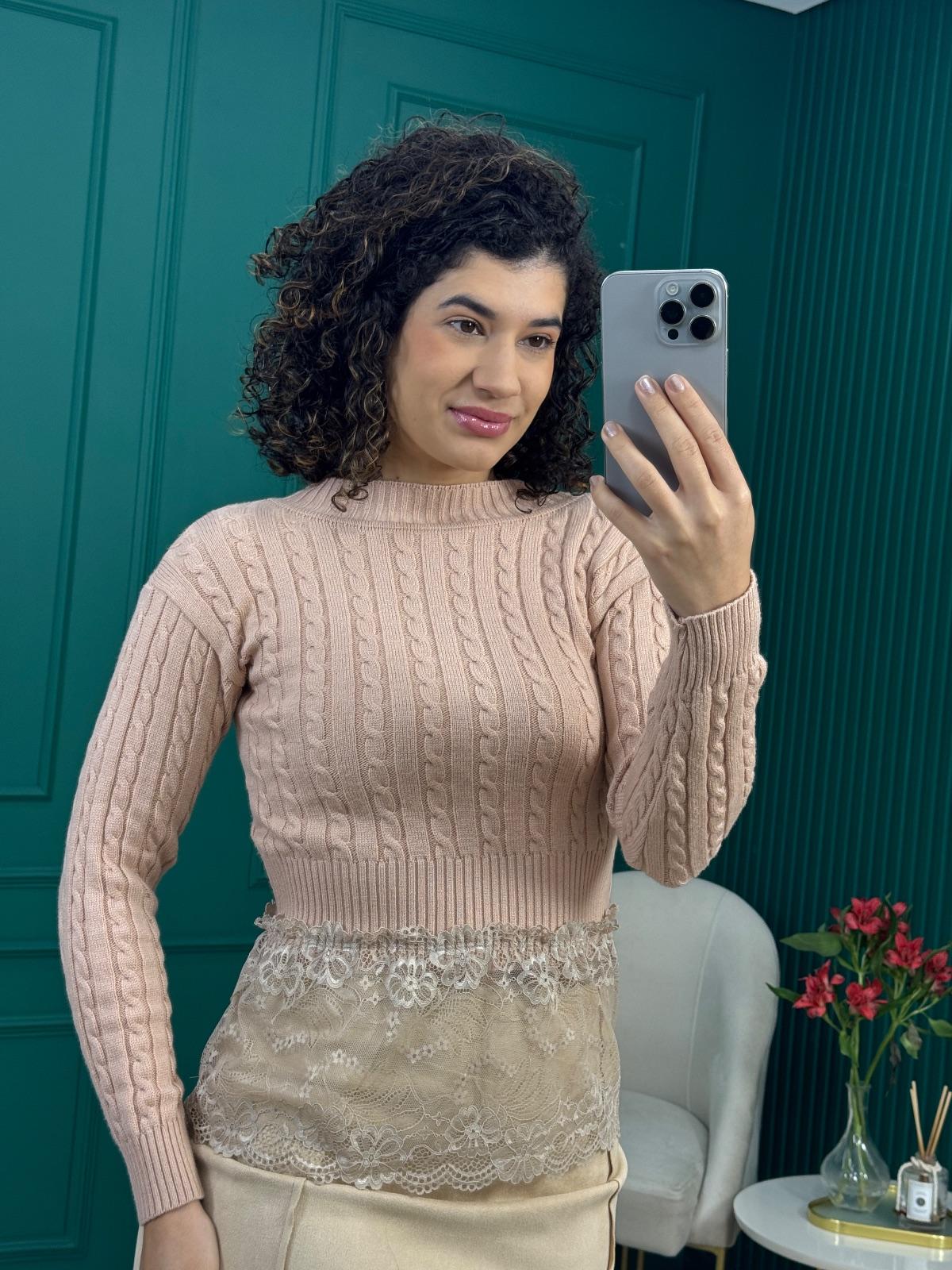 Blusa Tricô Trançado Rosê Manga Longa com Barra de Renda