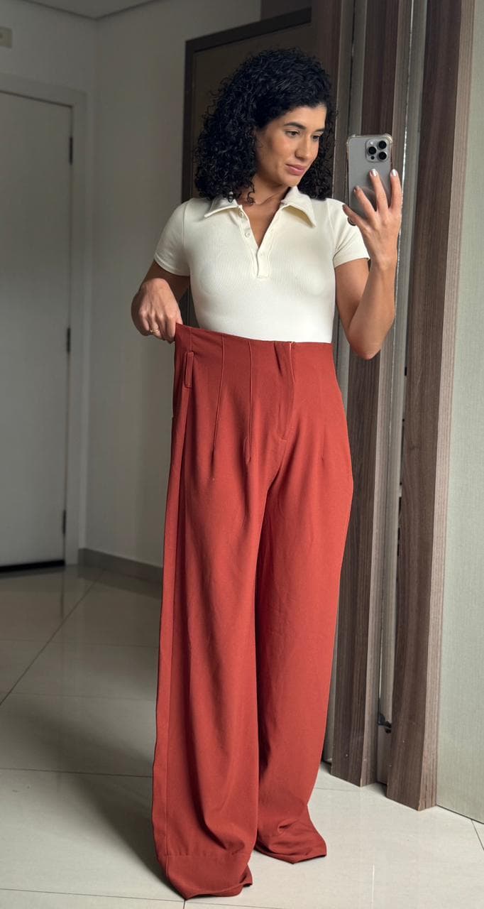 Calça Alfaiataria Terracota com Zíper Interno, Bolso Traseiro e Barra Ampla - Sly