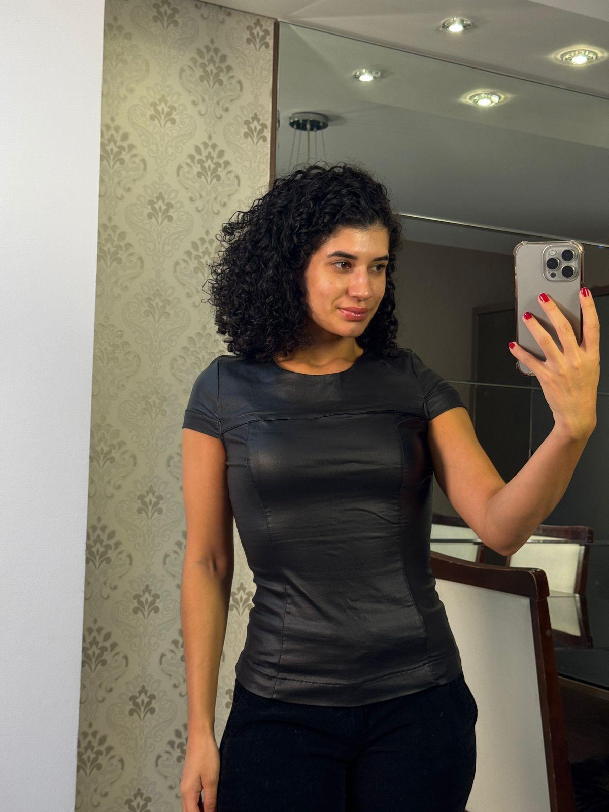 Blusa preta Resinada - Morina