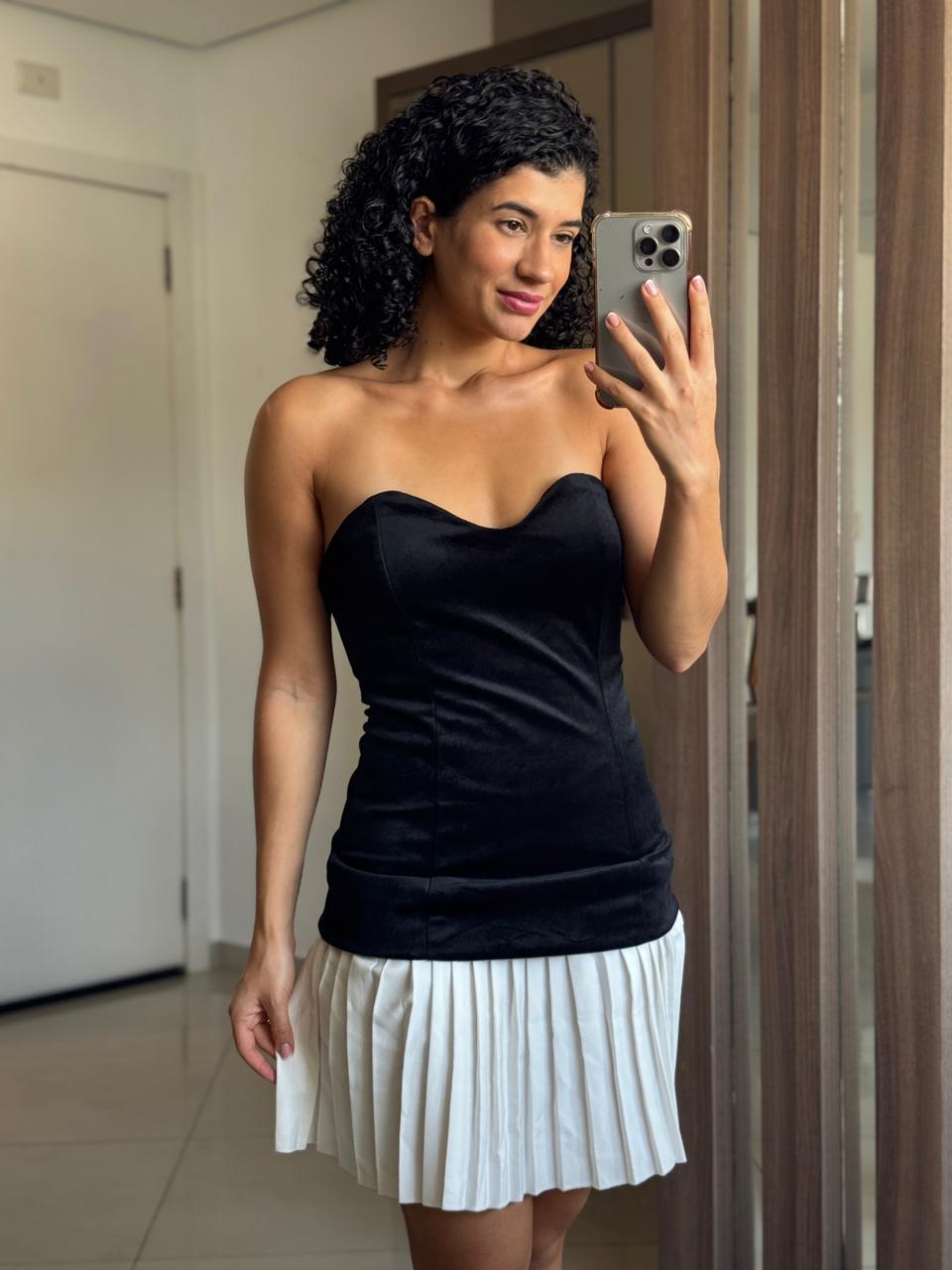 Vestido Preto e Branco em Veludo com Plissado e Zíper