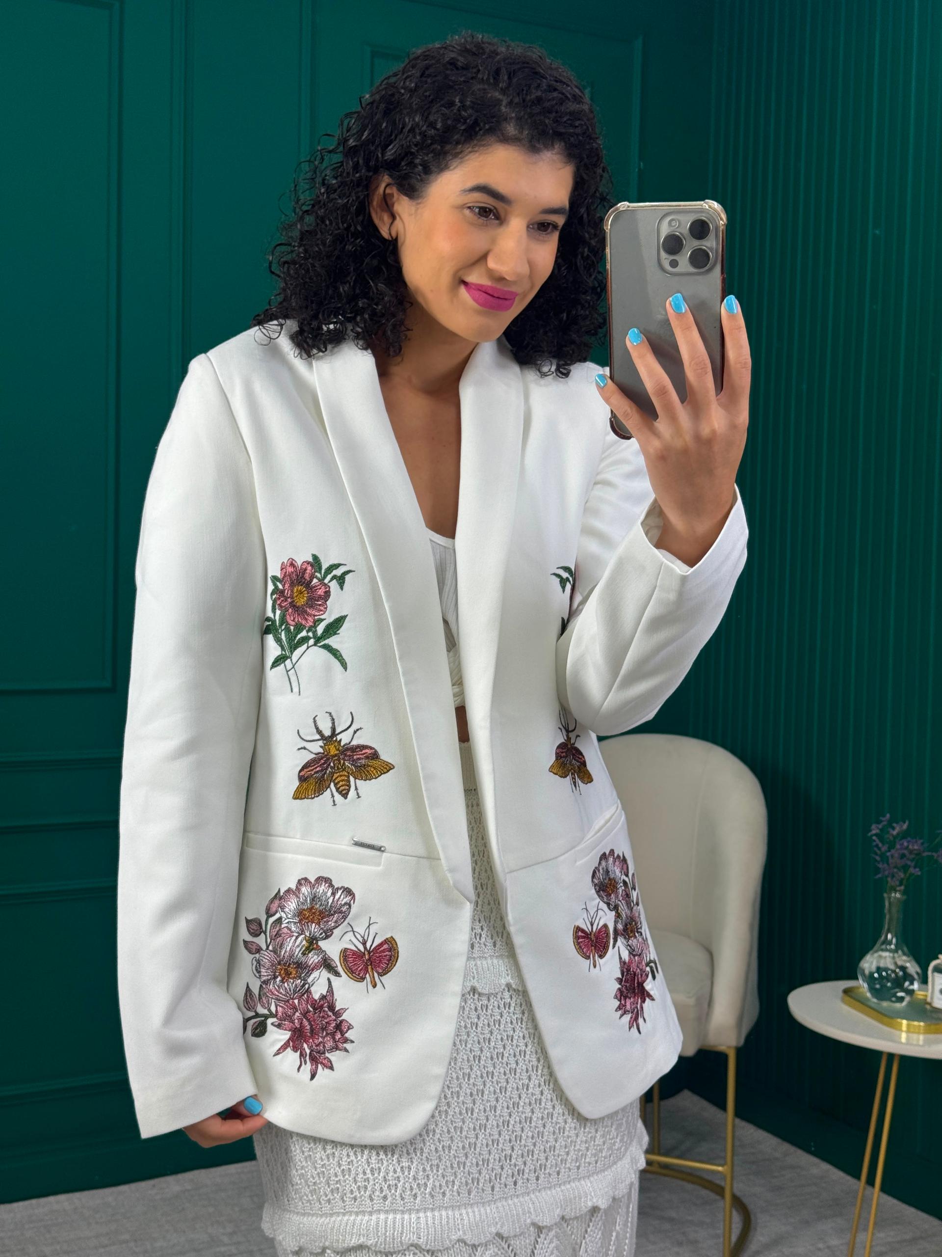 Blazer Alongado Off White Bordado Colcci