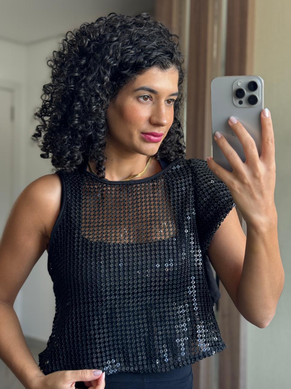 Cropped Preto com Paetê Bordado, Manga de Babado e Transparência - Colcci