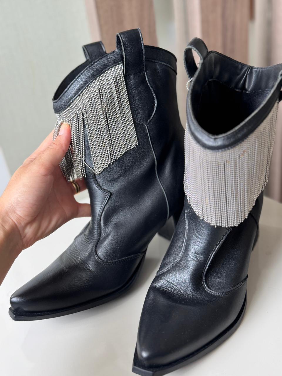 Bota Western Couro Preta com Franjas - Carmen Steffens