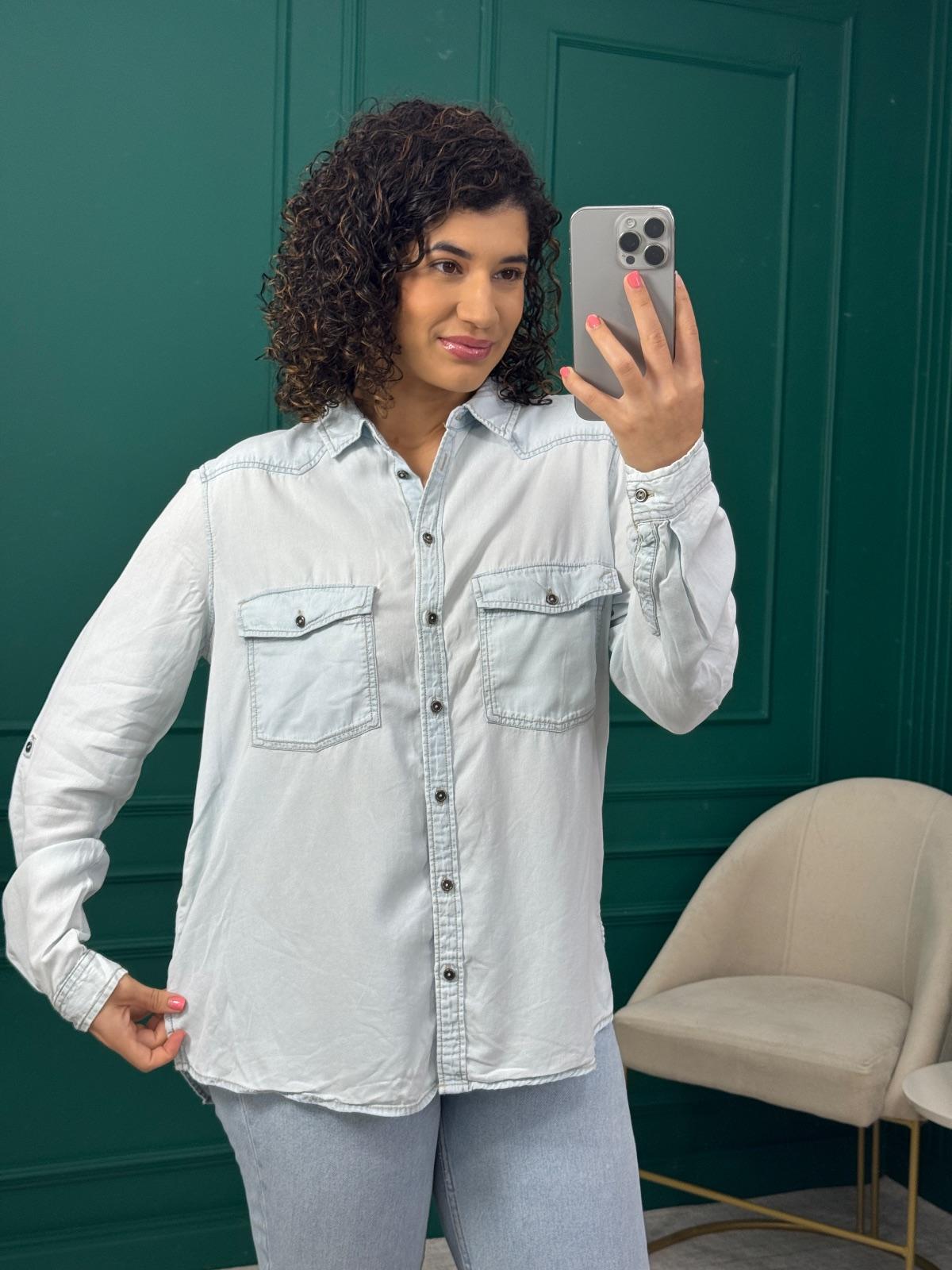 Camisa Jeans Azul Claro com Bordado de Romã - Zara