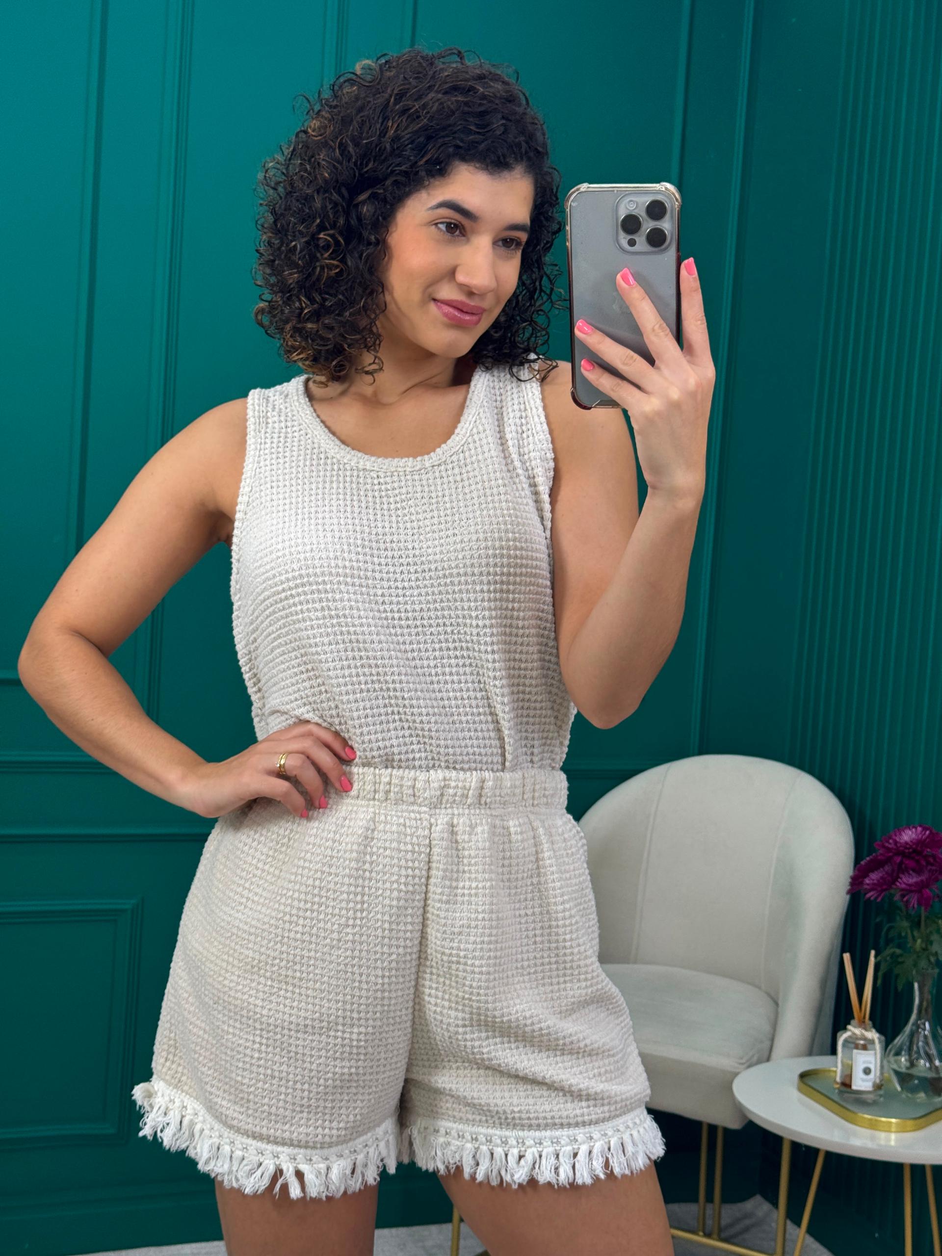 Conjunto de Regata e Shorts Atoalhado Texturizado Bege Areia com Franjas