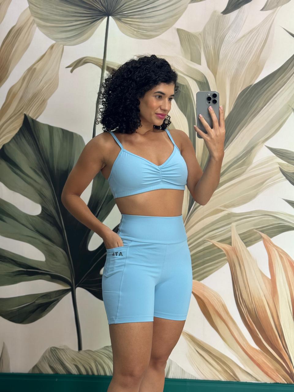 Conjunto fitness azul claro 85% poliamida com bolso e bojo (shorts/top) - ATL Fitness