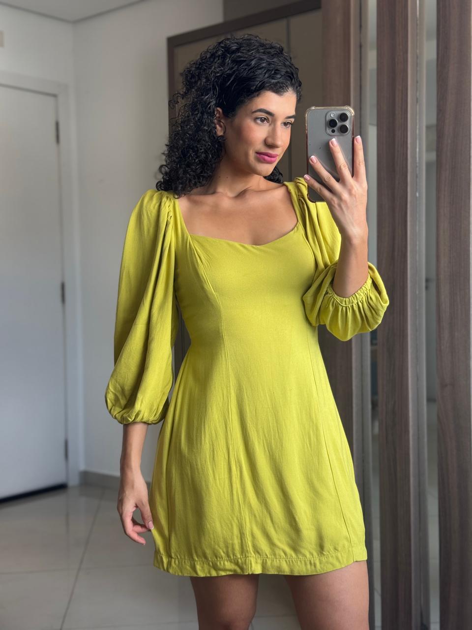 Vestido em Viscose Verde com Manga Princesa e Lastex - Bari