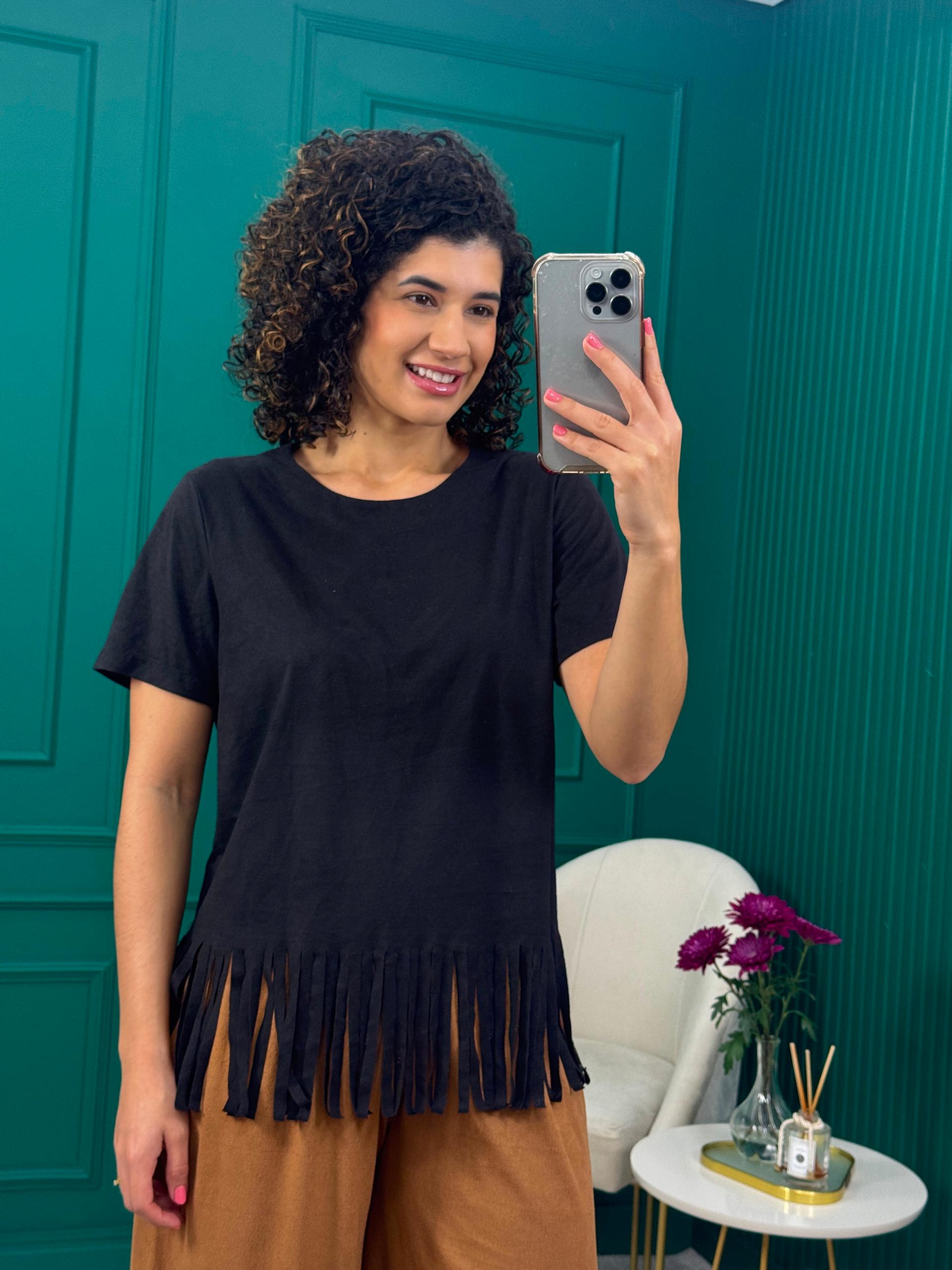 Blusa Preta em Suede com Franjas na Barra - Chuá