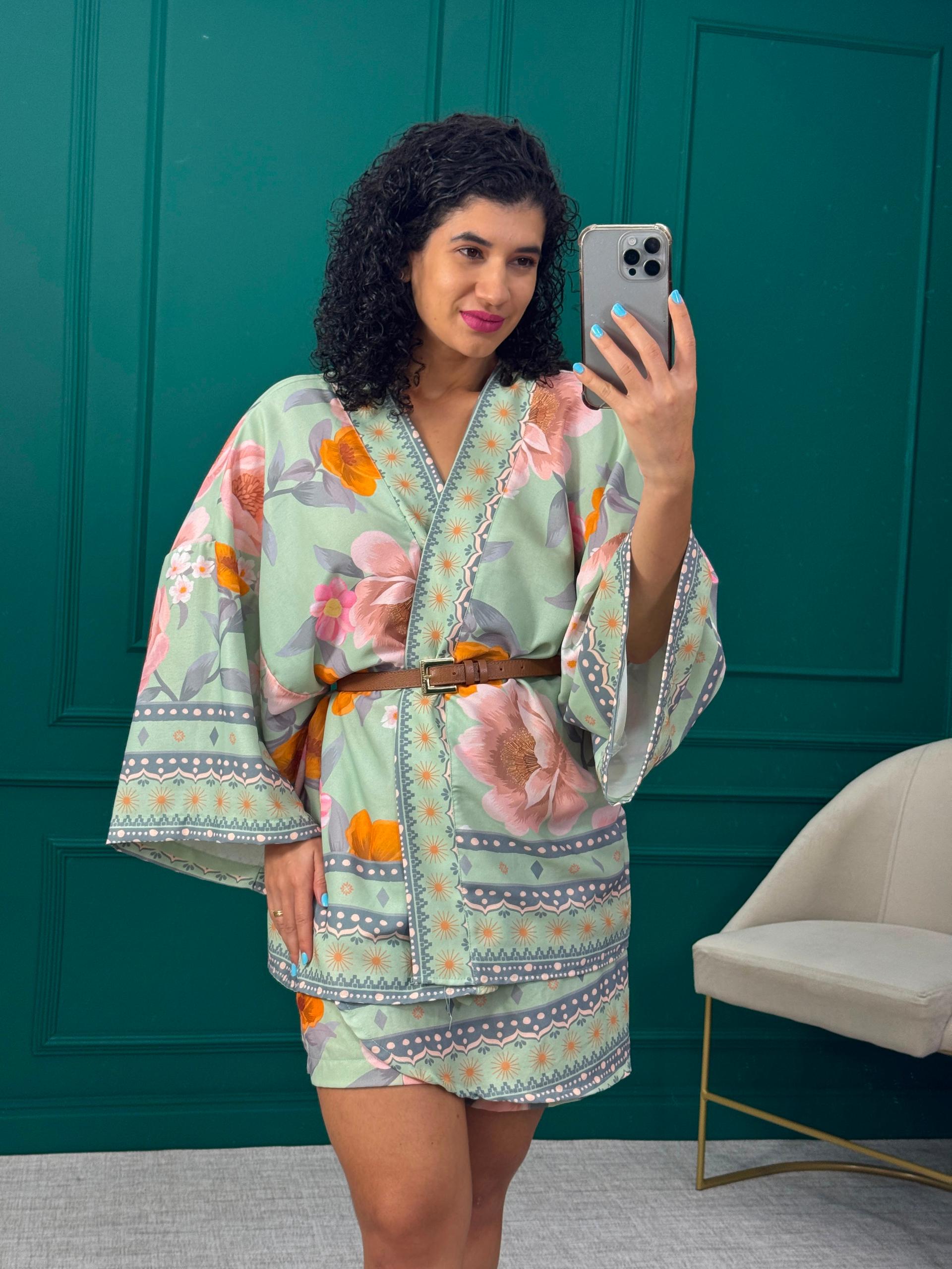 Conjunto Crepe Floral Verde Kimono e Short Saia