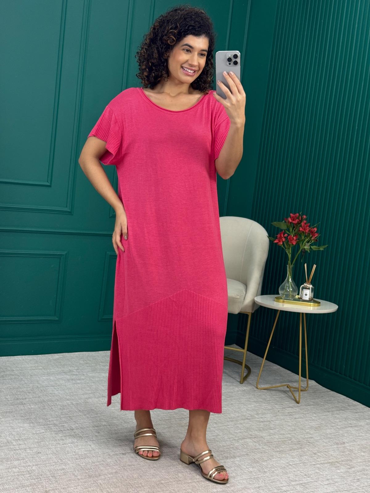 Vestido Midi Rosa em Tricot com 25% Seda e  Fenda - Maria Pavan