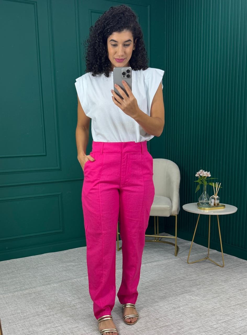 Calça Alfaiataria Rosa em Viscolinho com Friso, Bolso Faca e Fecho Interno - Lez a Lez