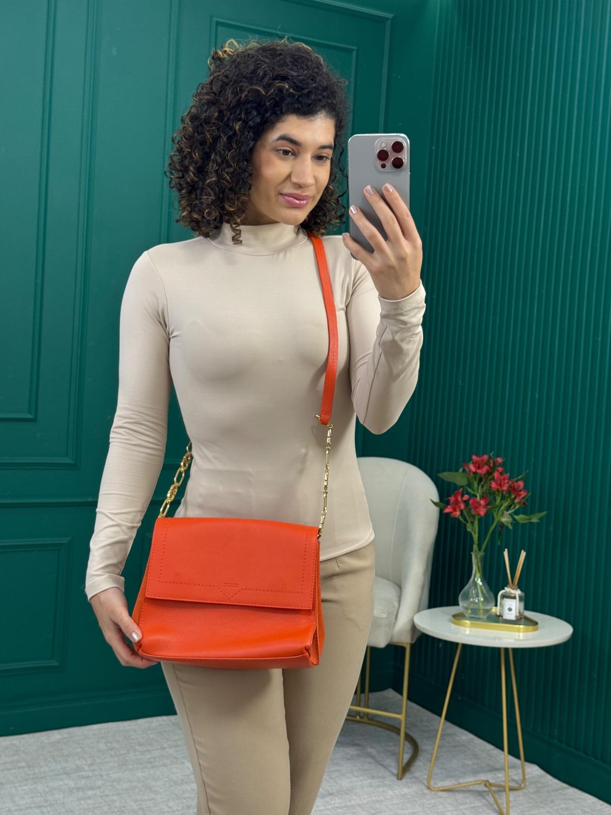 Bolsa Couro Laranja com Alça em Corrente Dourada - Schutz