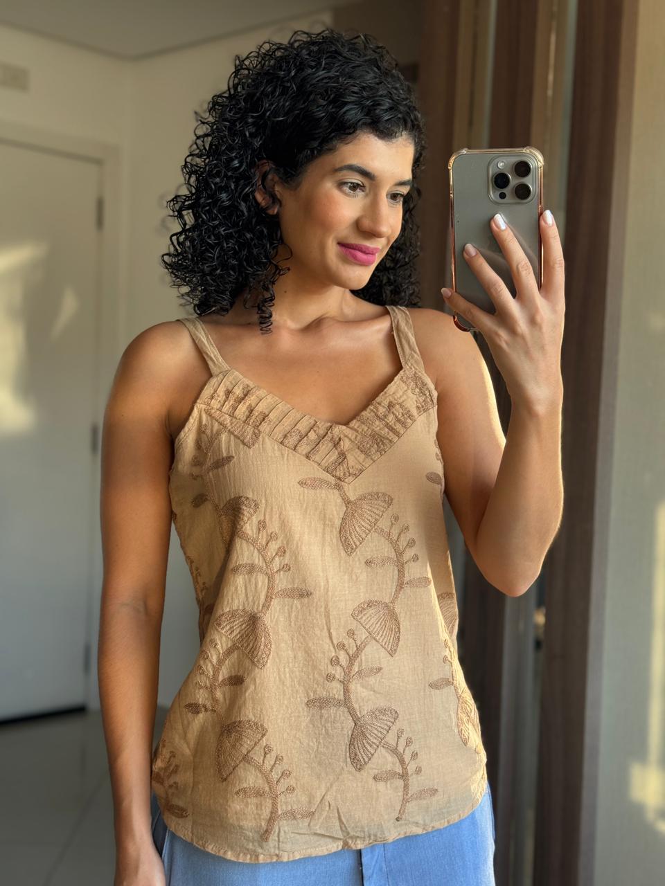 Regata Alça Cáqui 100% Algodão com Bordados e Alça Regulável - Miss Fashion
