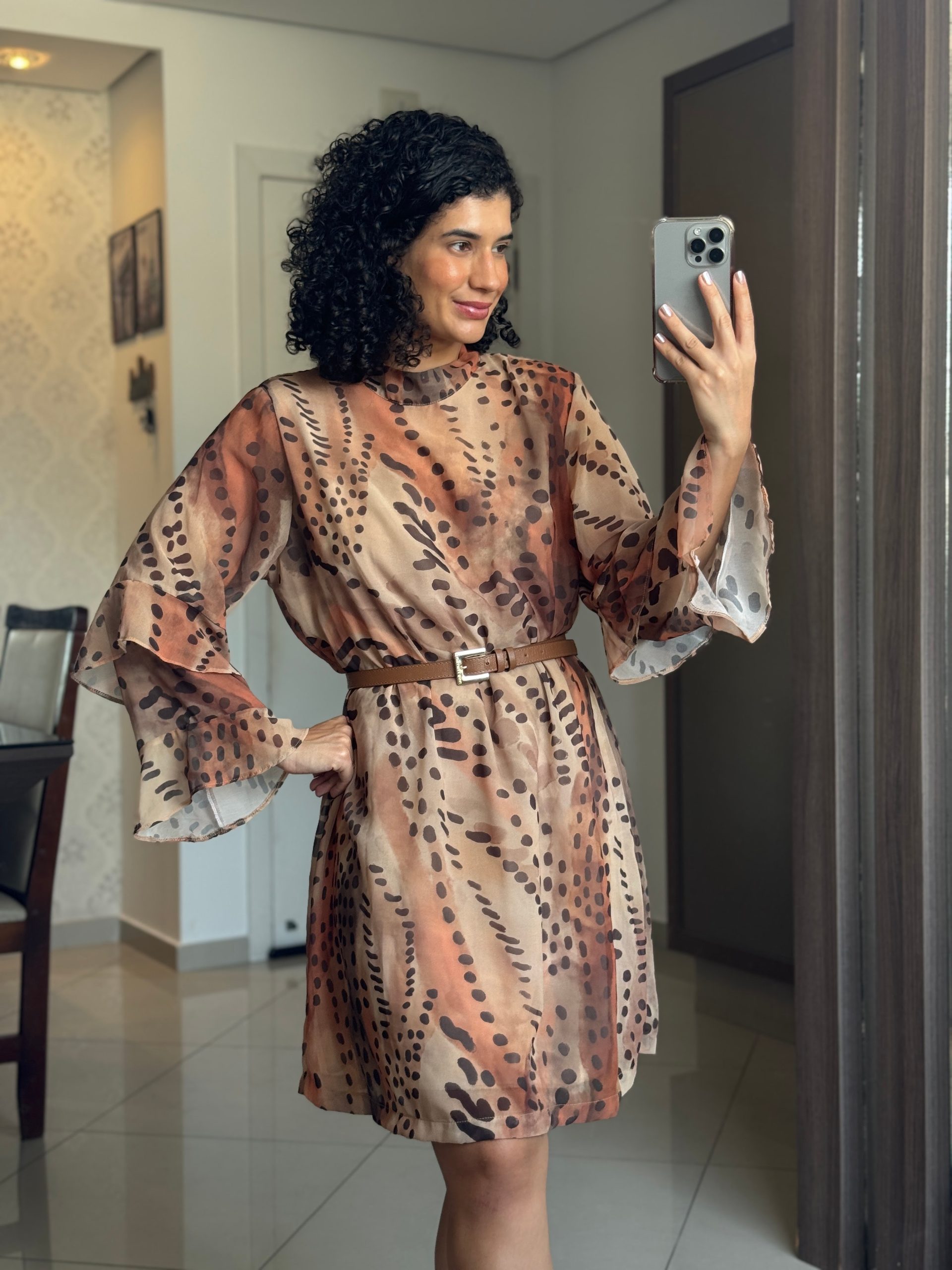 Vestido em chiffon Estampado Marrom com gola, forro e babado nas mangas (novo) - Cecccinelle