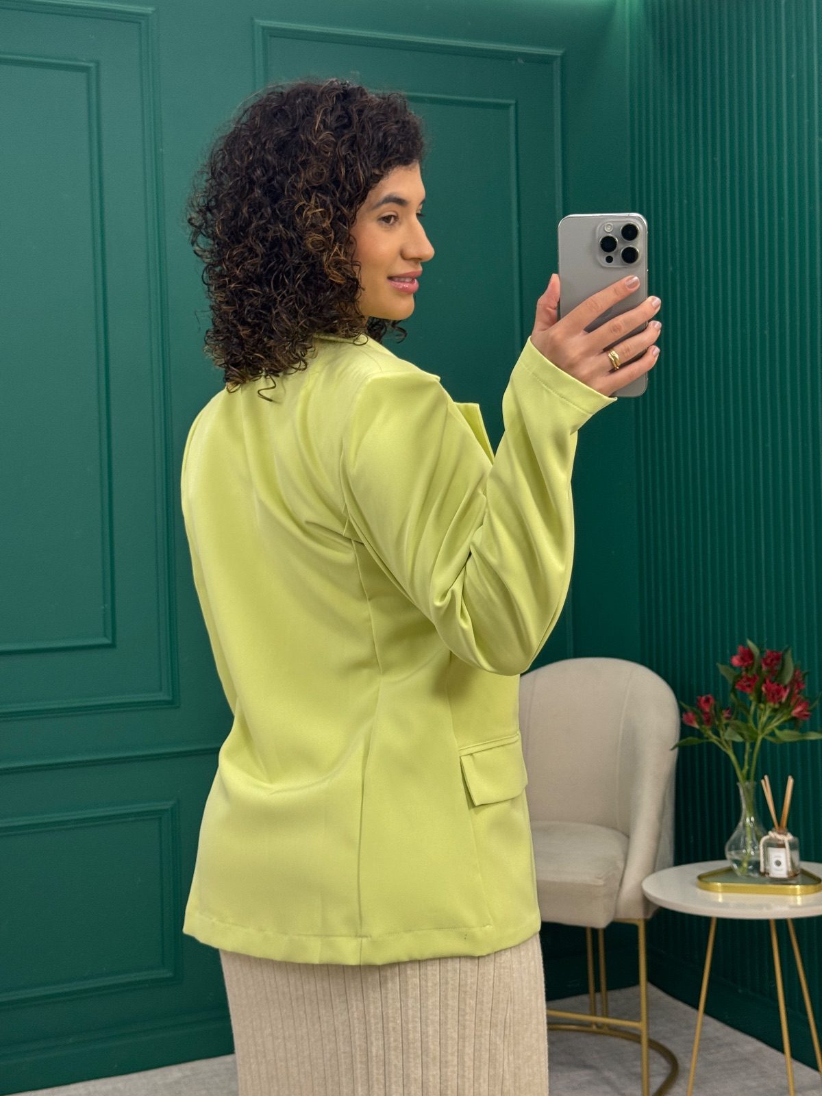 Blazer AlfaiatariaVerde Lima com Abotoamento Duplo - Flor de Lis