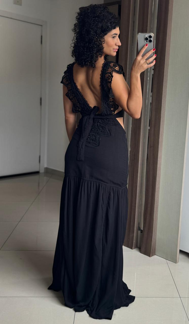Vestido Longo Preto em Viscolinho com Aplicação de Renda Guipure, Zíper e Ponto Palito - Tuart
