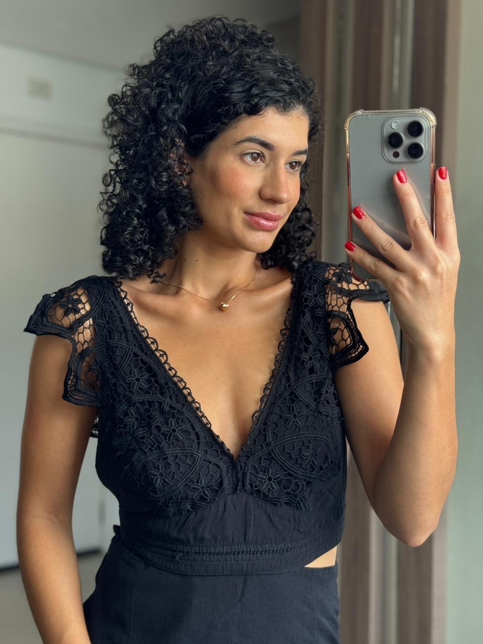 Vestido Longo Preto em Viscolinho com Aplicação de Renda Guipure, Zíper e Ponto Palito - Tuart