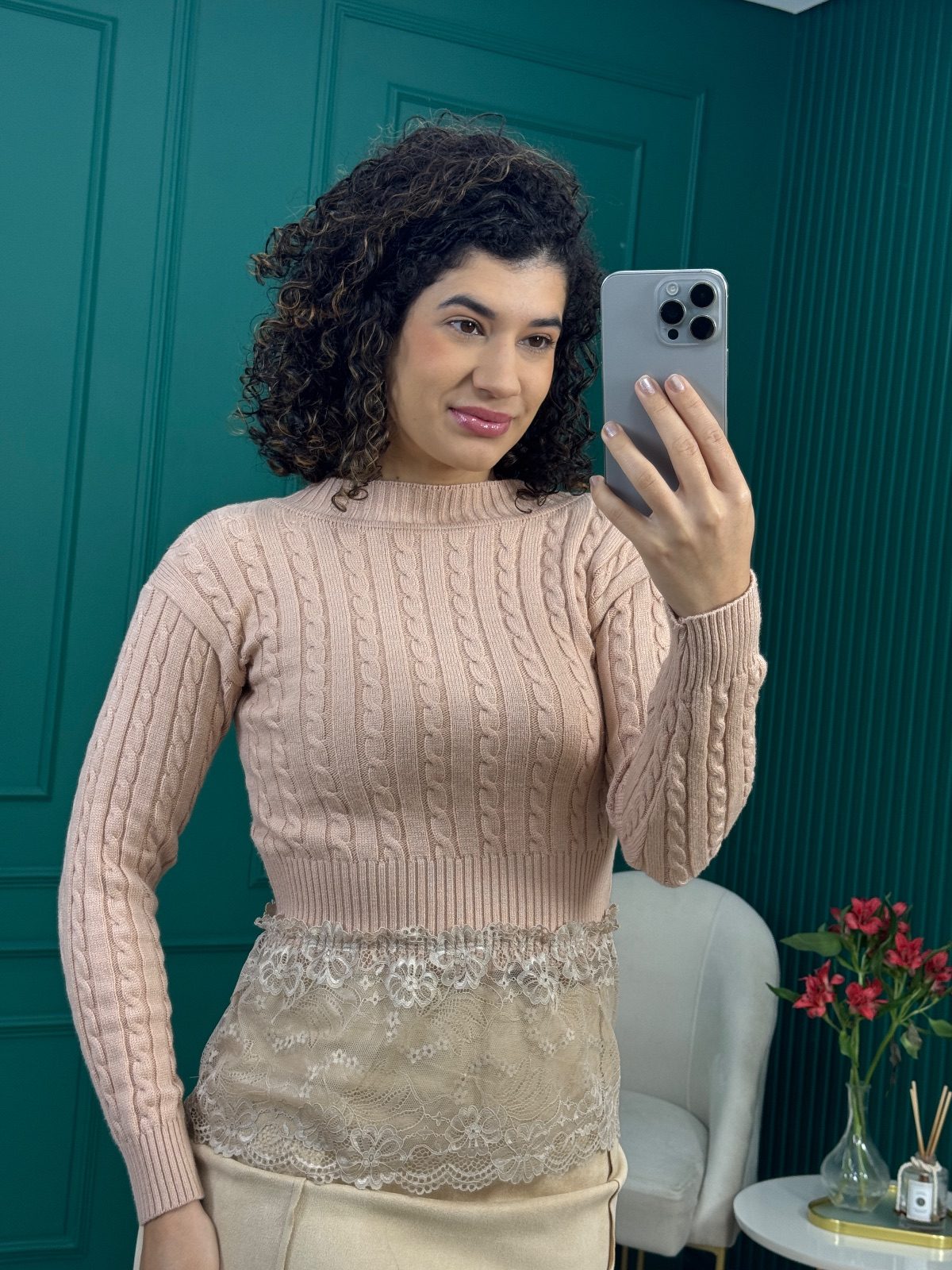 Blusa Tricô Trançado Rosê Manga Longa com Barra de Renda