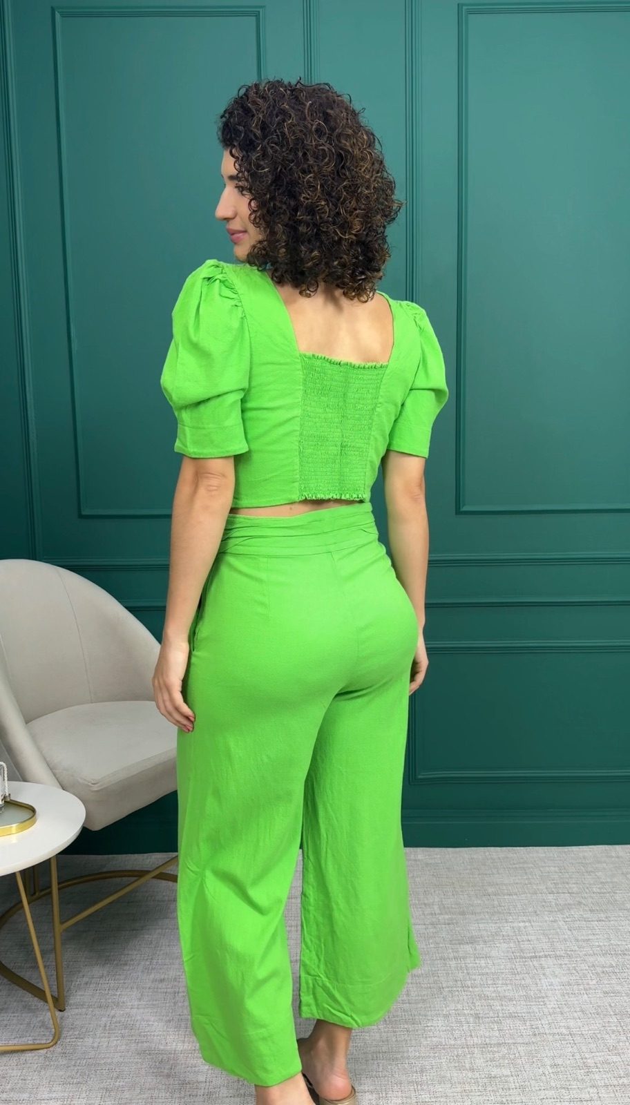 Conjunto Cropped Manga Bufante e Calça Pantalona Verde em Tecido Viscolinho- Chuá