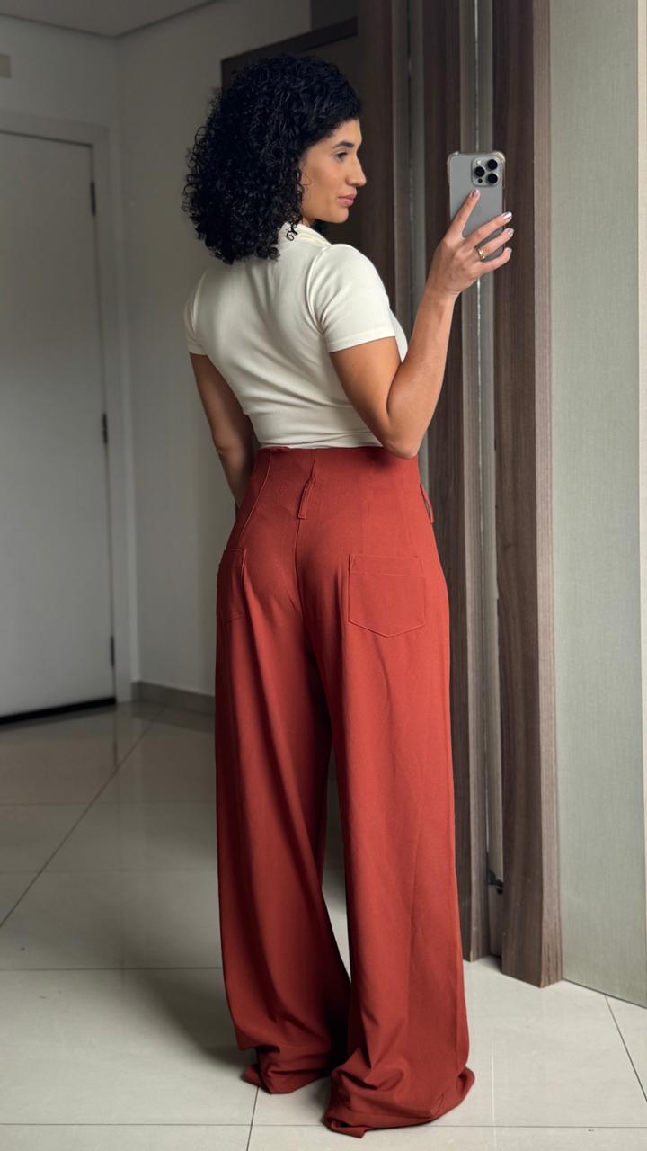 Calça Alfaiataria Terracota com Zíper Interno, Bolso Traseiro e Barra Ampla - Sly