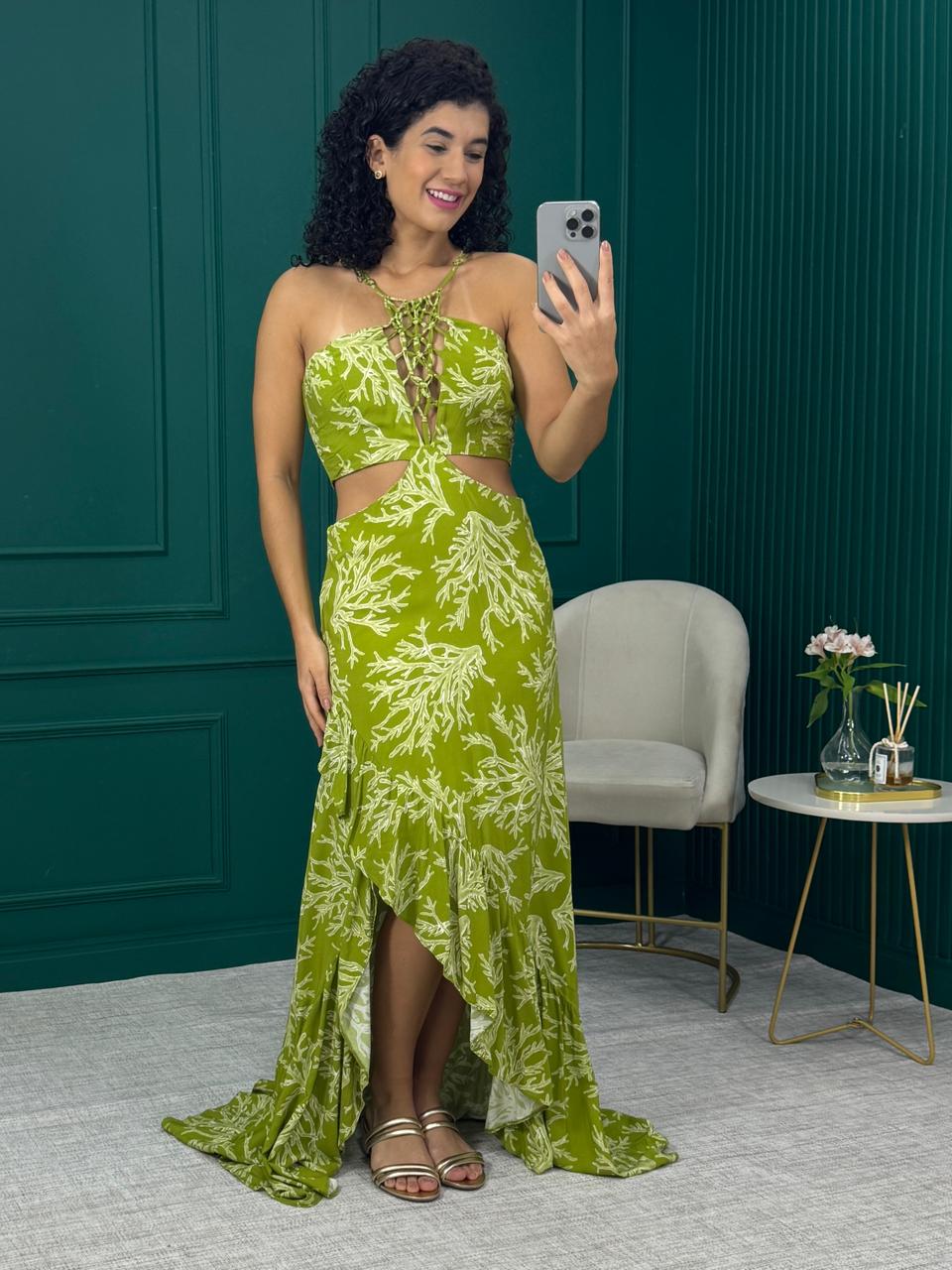 Vestido Longo Verde em Viscose com Estampa Algas, Fenda, Babado, Abertura na Lateral da Cintura, Zíper e Alça Regulável - DIMY