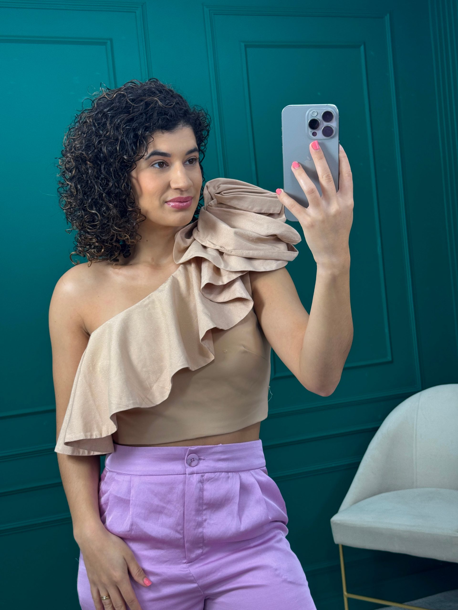 Blusa Cropped Bege com Babados e Forro - Karmani