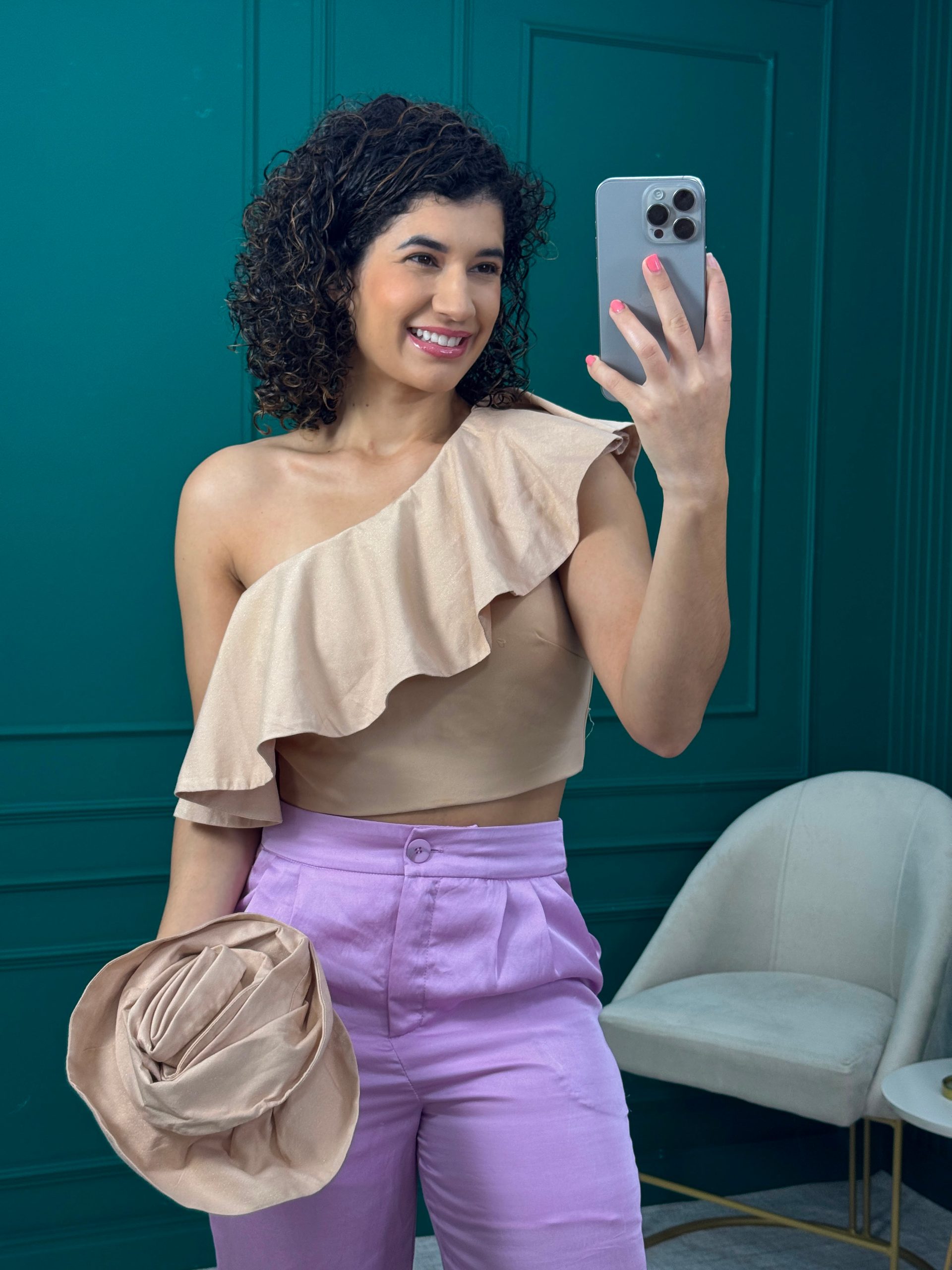 Blusa Cropped Bege com Babados e Forro - Karmani