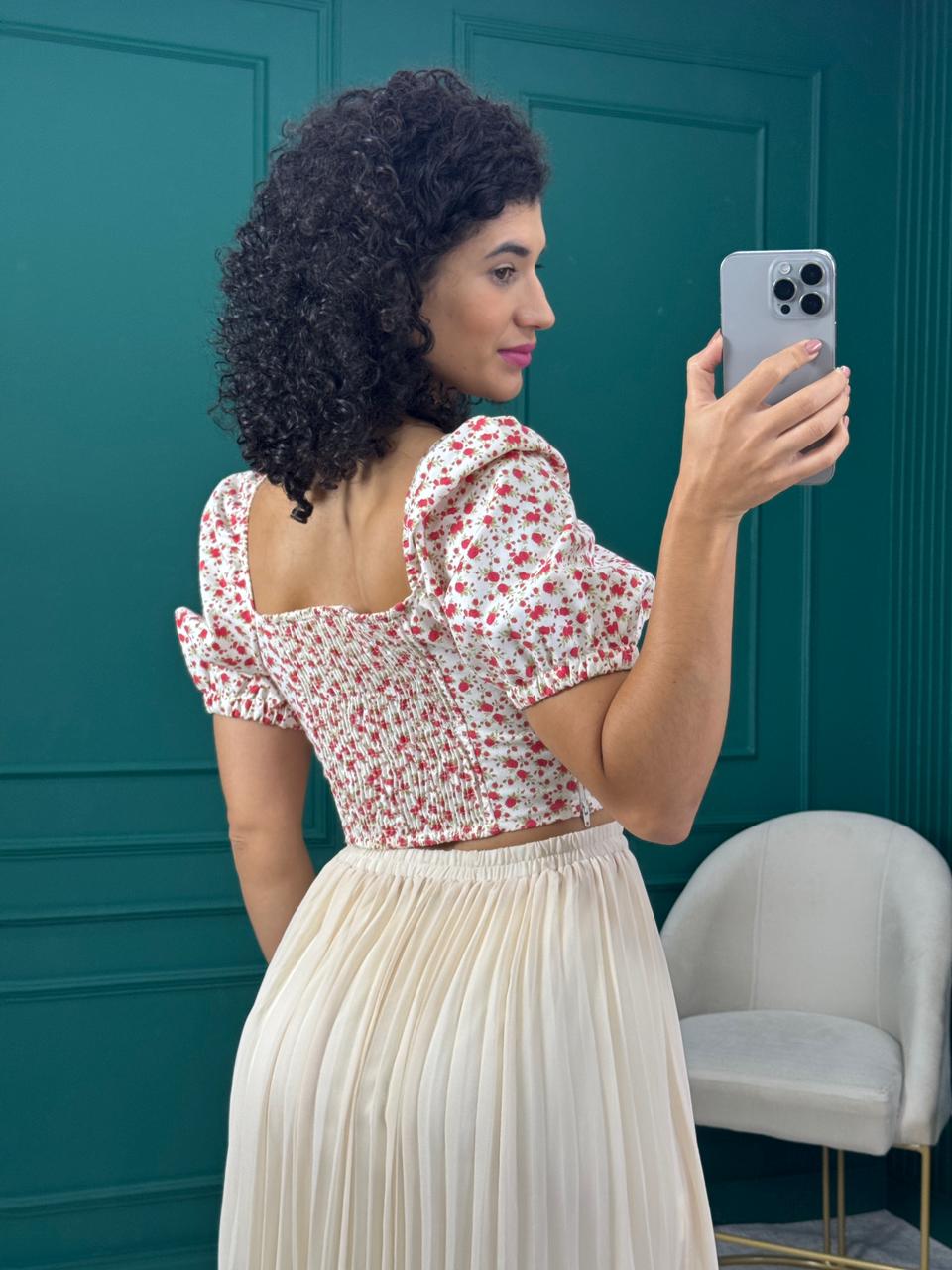 Cropped Floral com Manga Princesa, Busto Meia Taça, Lástex e Zíper - Flor Linda