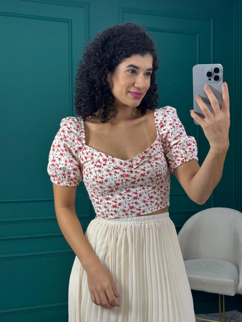 Cropped Floral com Manga Princesa, Busto Meia Taça, Lástex e Zíper - Flor Linda
