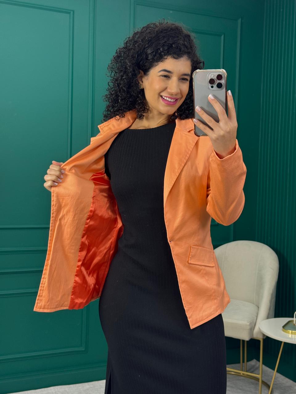 Blazer Laranja com Forro e Ombreira - Chuá
