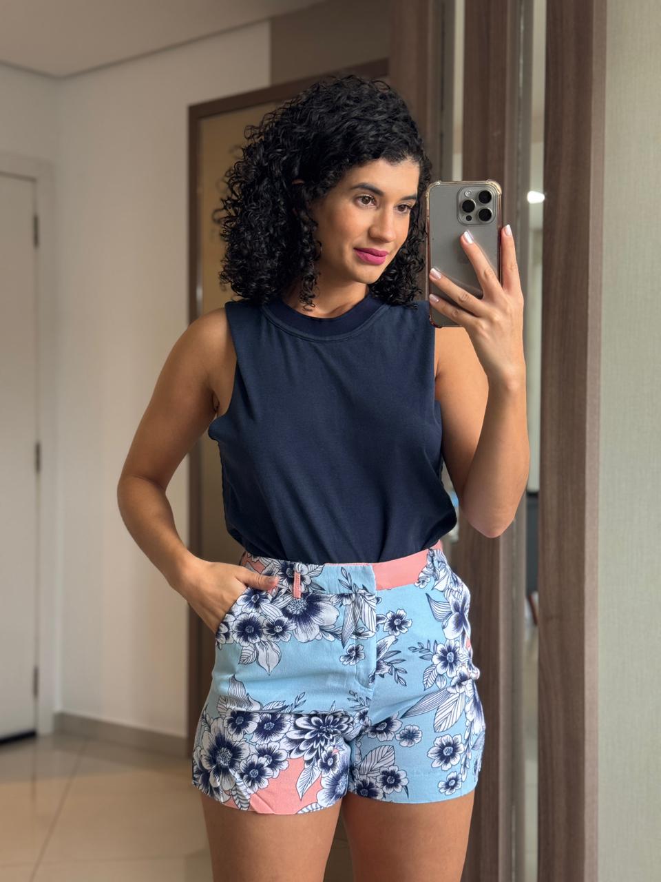 Shorts Crepe Estampado Azul com Fecho Interno e Passante - Linda de Morrer