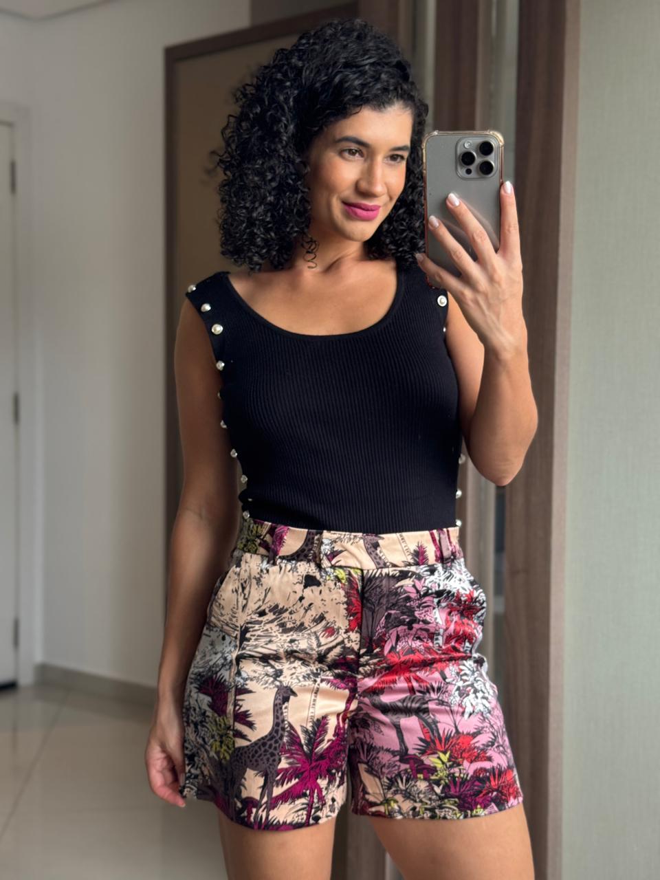 Shorts Acetinado Estampa Fauna e Flora com Fecho Interno e Passante - Ellus