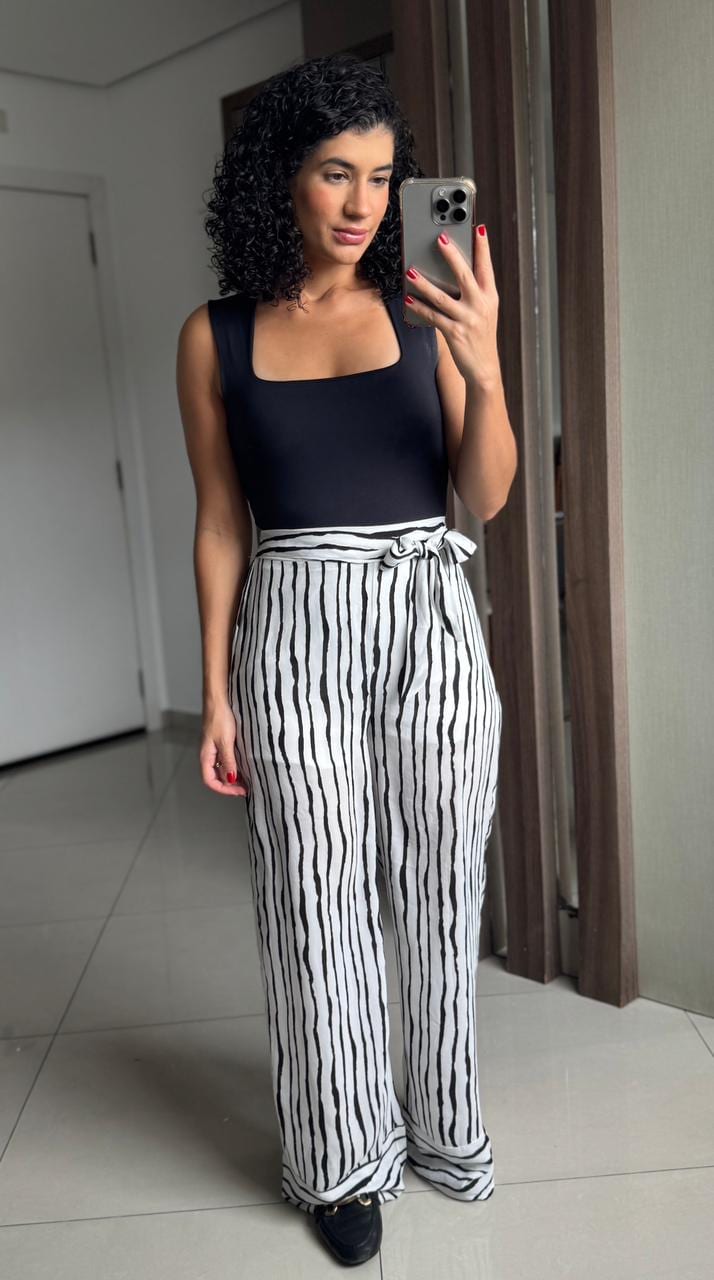Calça Pantalona Preta e Branca com Cós Elástico Cinto Embutido e Forro - Roi de Mel