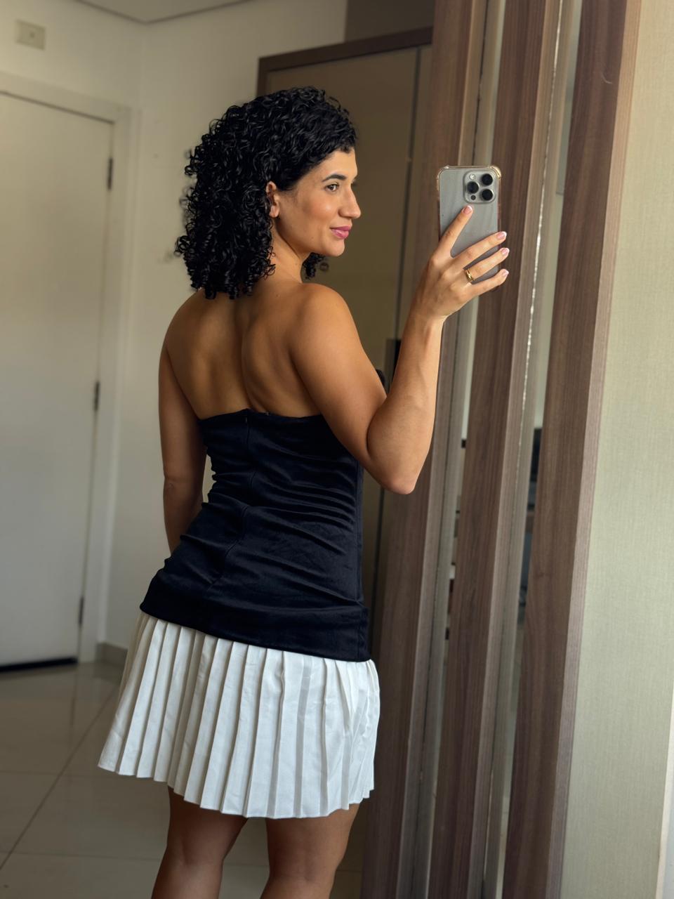 Vestido Preto e Branco em Veludo com Plissado e Zíper