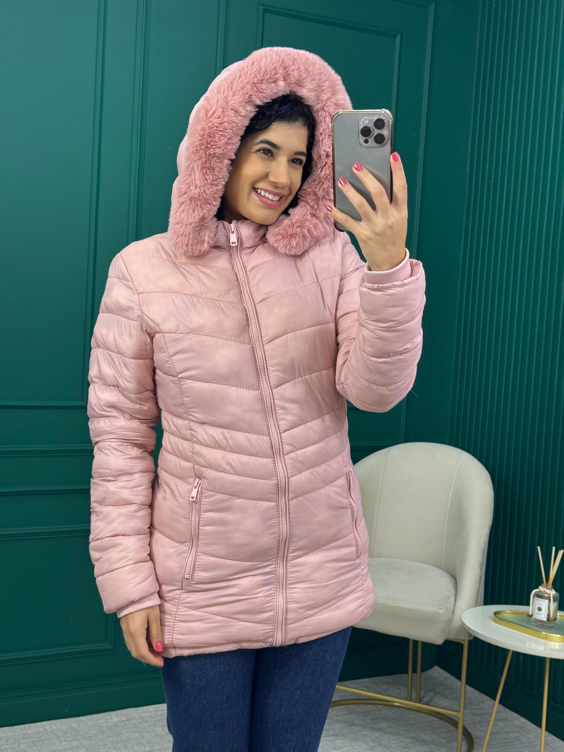 Jaqueta Puffer Alongada Rosa Peluciada com Capuz Removível - HIATTO