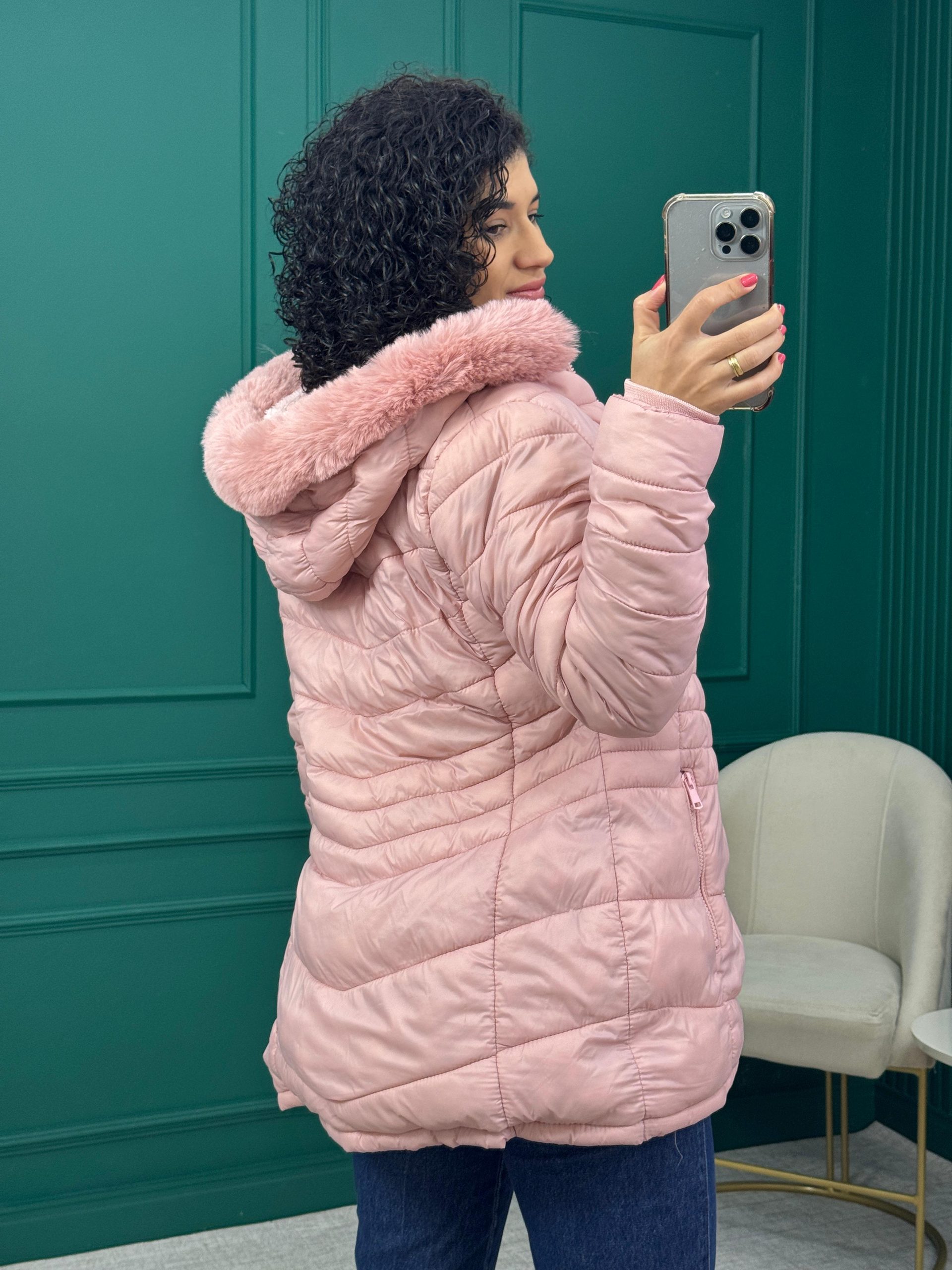 Jaqueta Puffer Alongada Rosa Peluciada com Capuz Removível - HIATTO