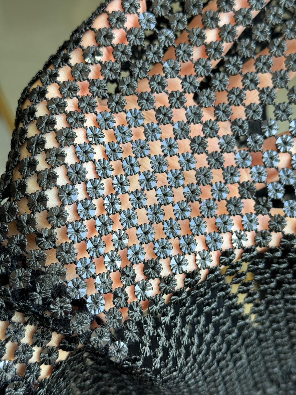 Cropped Preto com Paetê Bordado, Manga de Babado e Transparência - Colcci