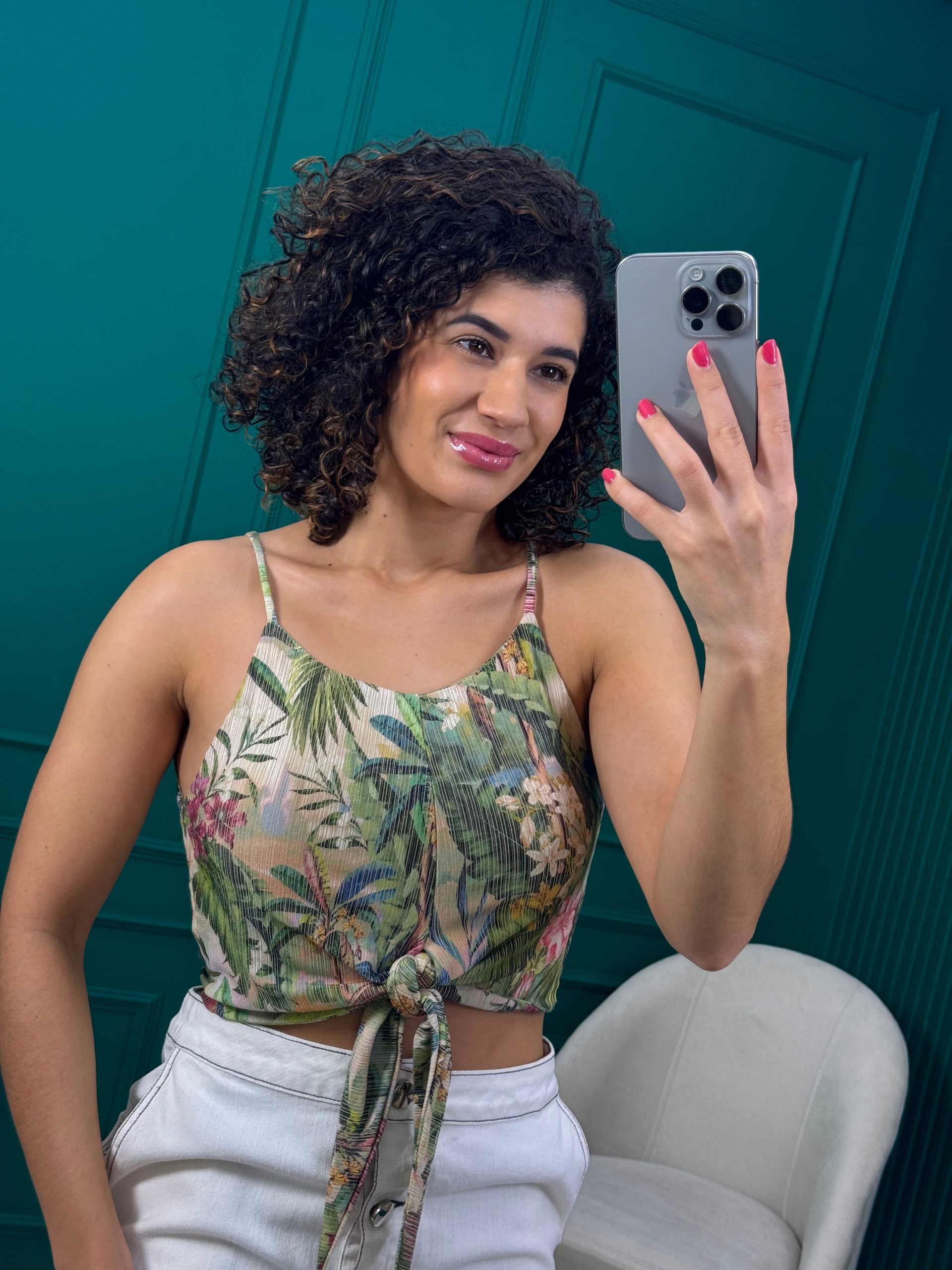 Cropped em Malha Canelada com Estampa de Folhagens e Amarração Frontal - Farm