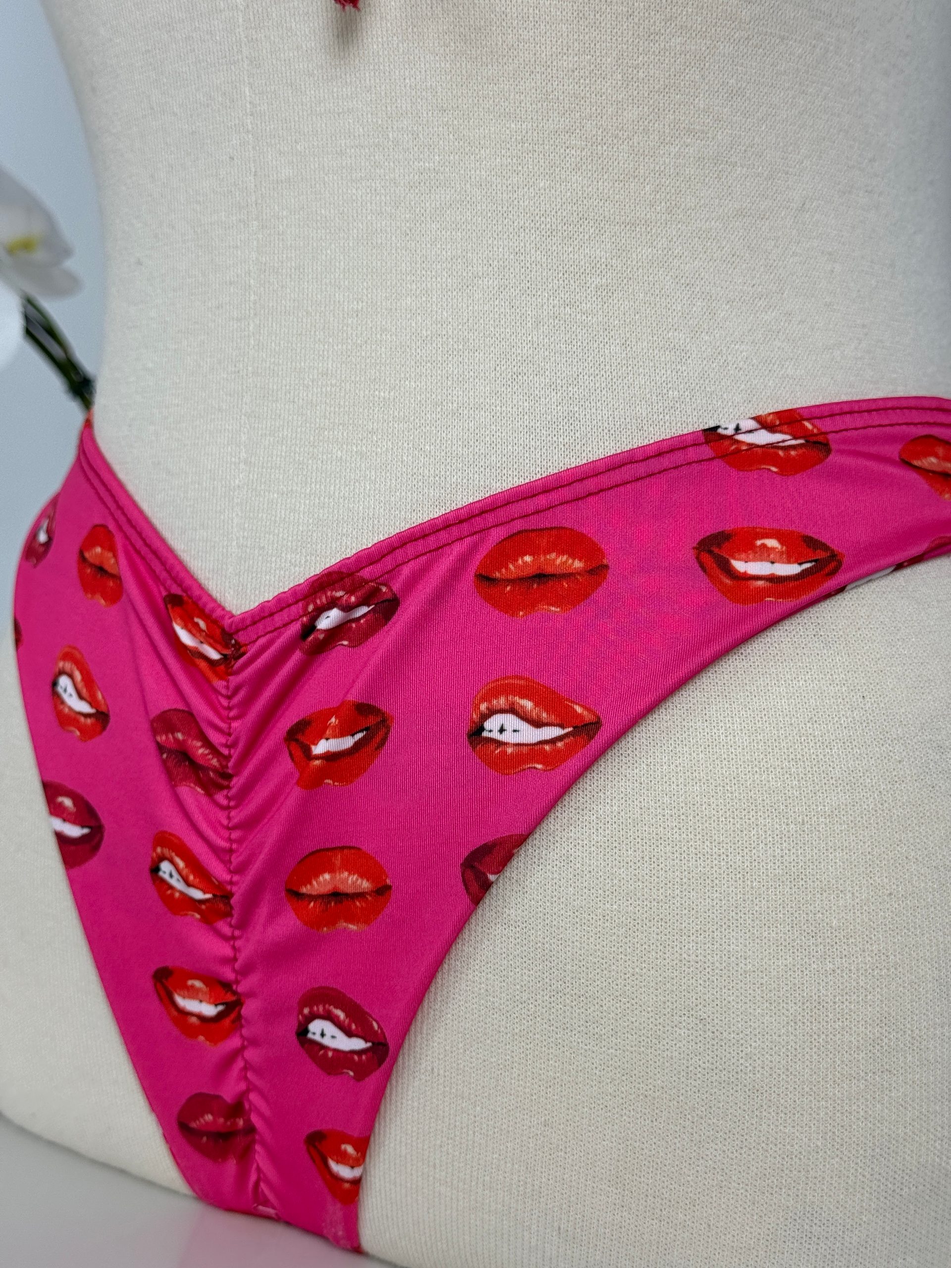 Conjunto Biquíni Rosa Estampa Lábios