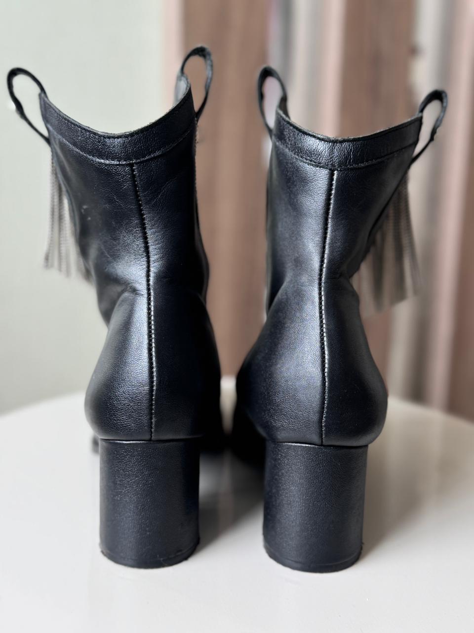 Bota Western Couro Preta com Franjas - Carmen Steffens