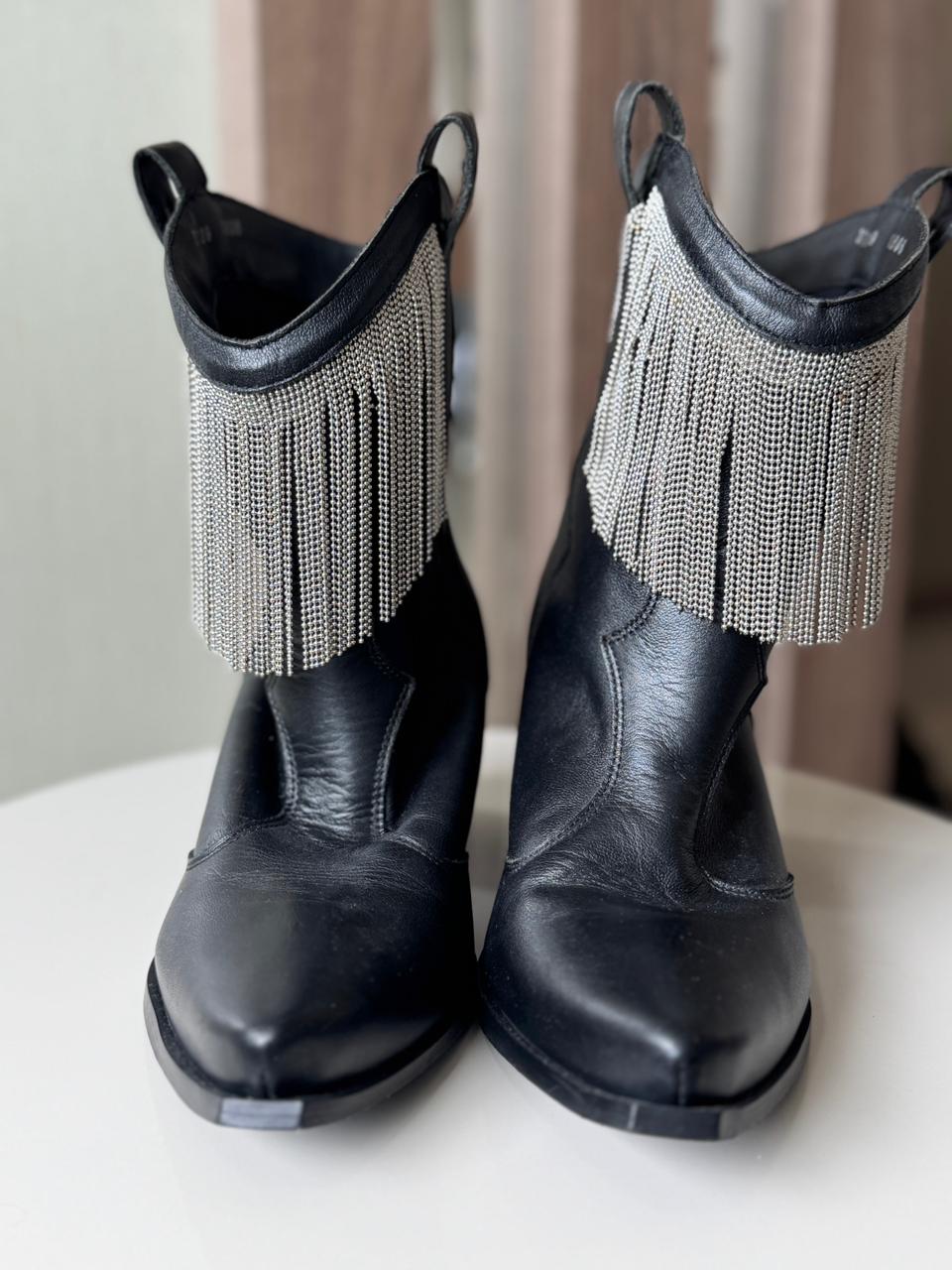 Bota Western Couro Preta com Franjas - Carmen Steffens