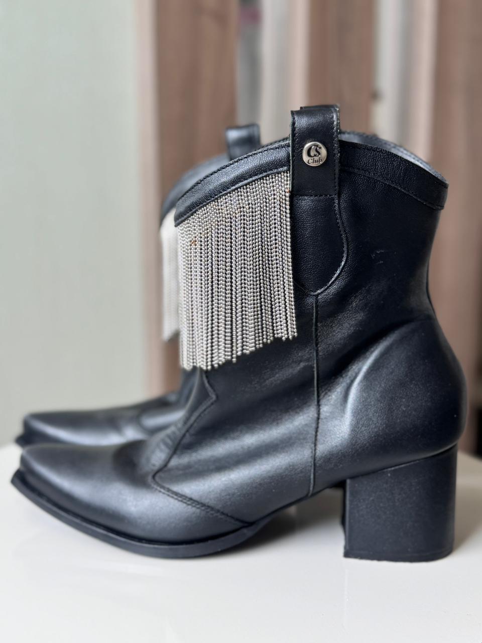 Bota Western Couro Preta com Franjas - Carmen Steffens