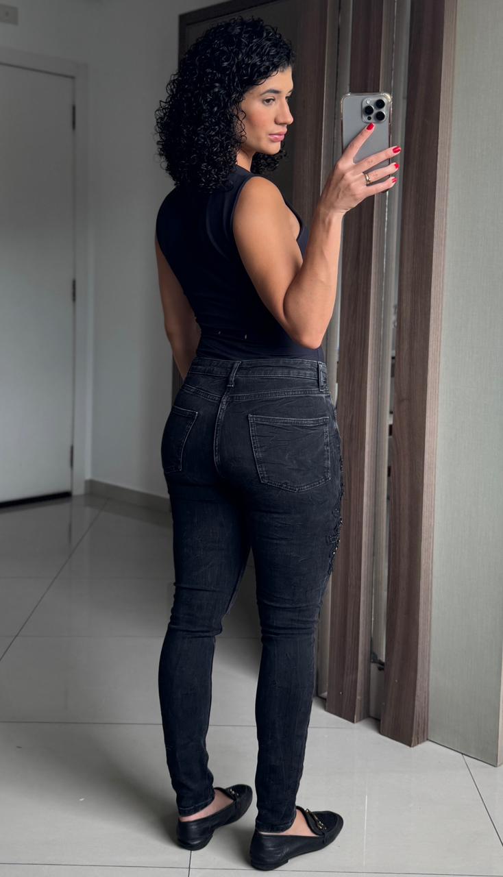 Calça Skinny Preta Estonada com Aplicação e Bordado - Zara