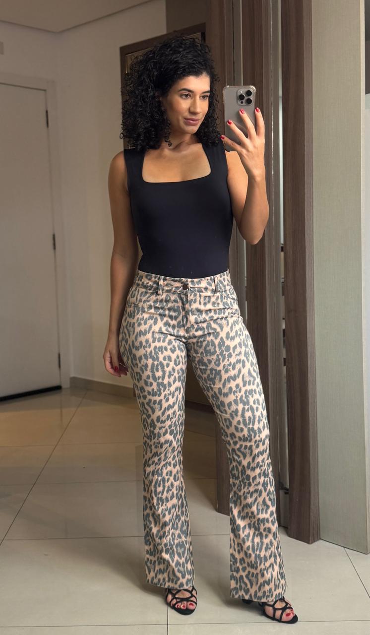 Calça Reta Animal Print com Bolso - Sly