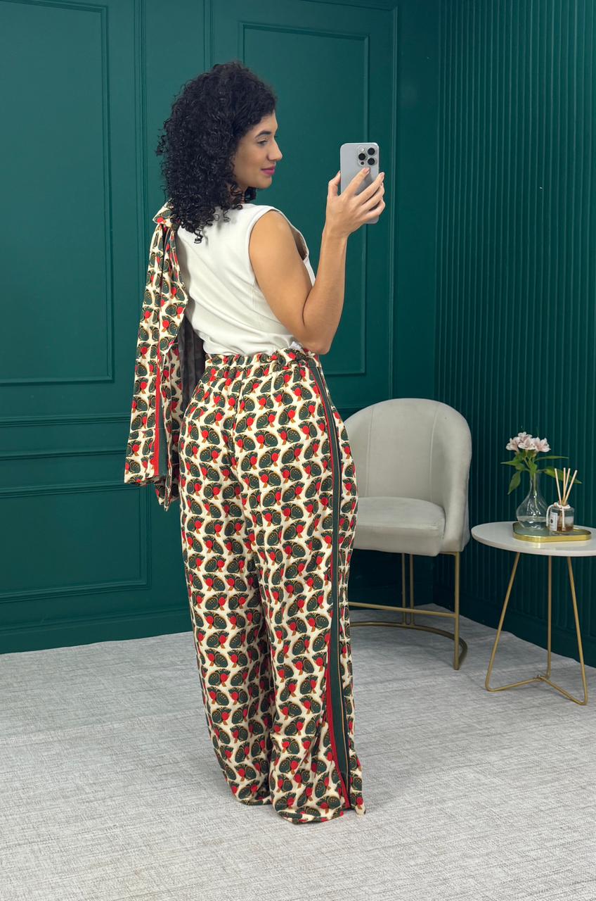 Conjunto de Blazer com ombreira com botões forrados e Calça com prega em viscolinho estampa sapo - Farm
