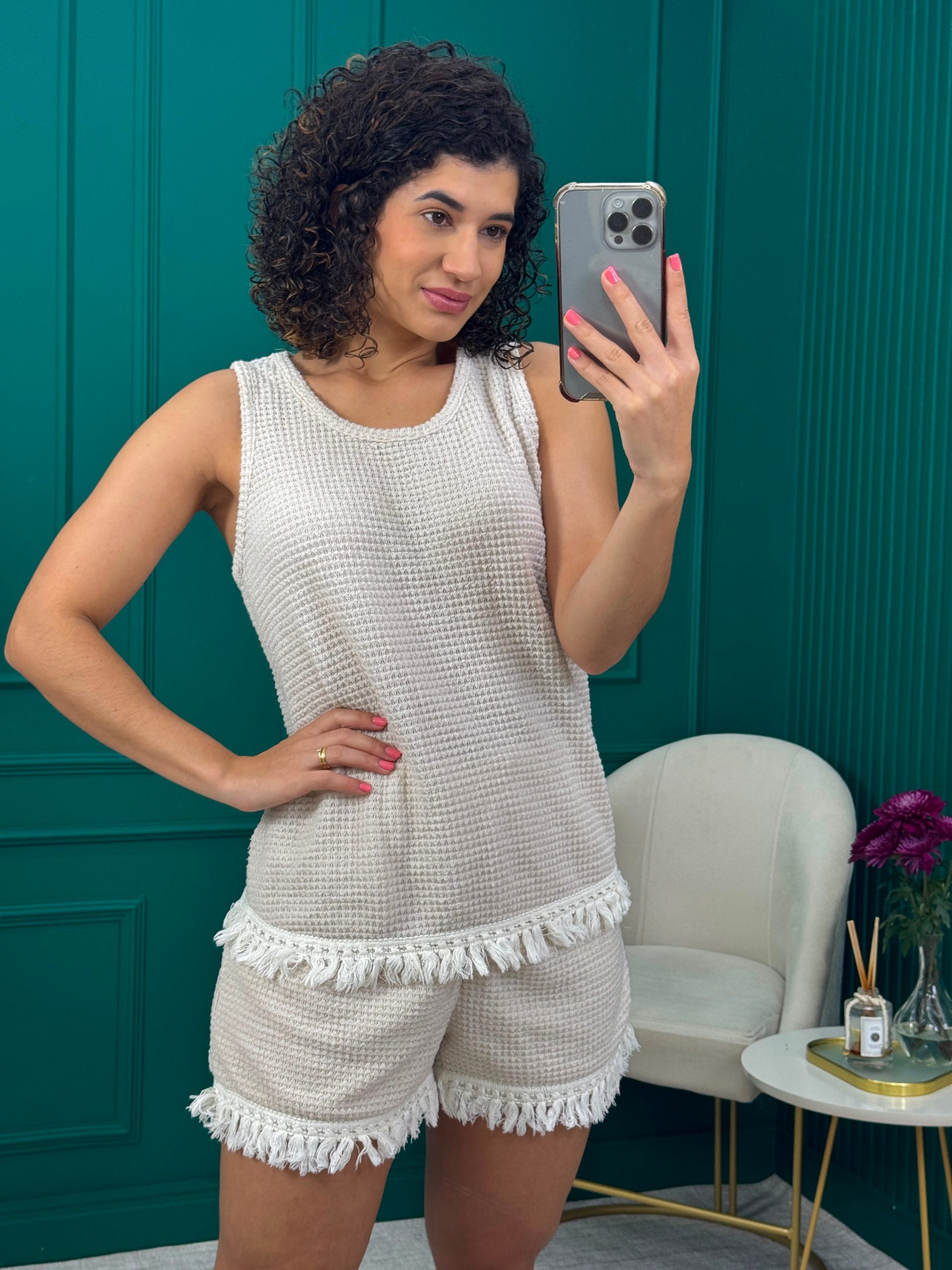 Conjunto de Regata e Shorts Atoalhado Texturizado Bege Areia com Franjas