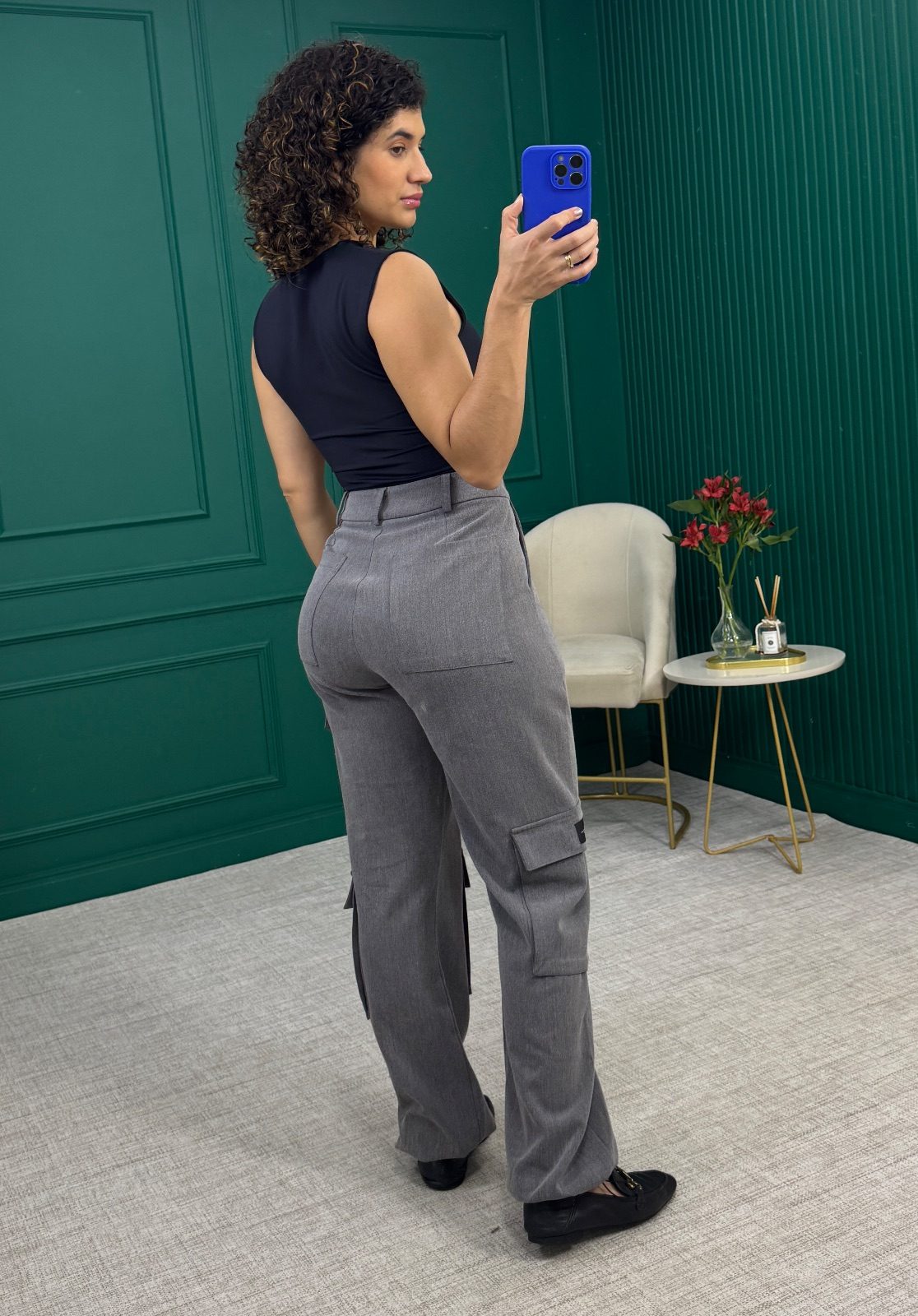 Calça Cargo Cinza com Bolsos Utilitários e Ajuste na Barra - Chuá