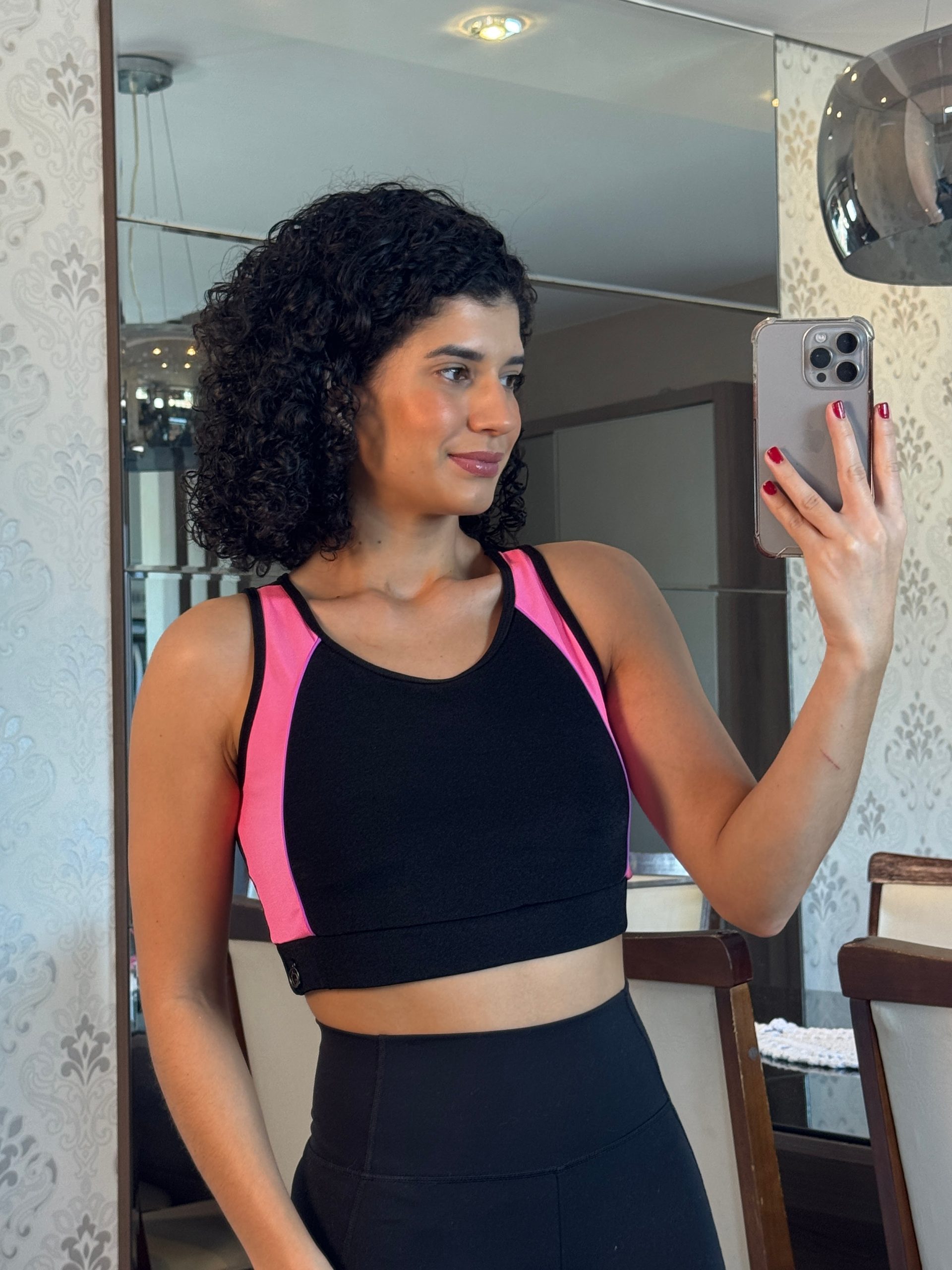 Top Rosa e Preto - Estilo do corpo