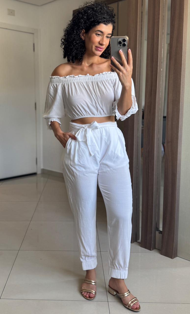 Conjunto Off-white Cropped Cigana com Botões no Punho e Calça Cós Elástico com Cinto Embutido e Punho - Laguna