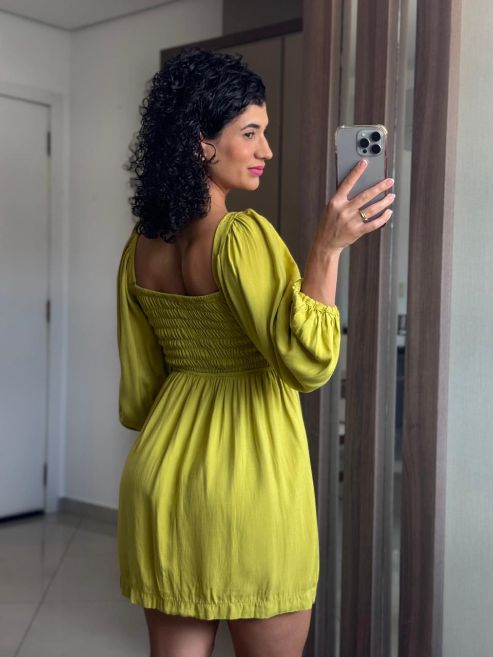 Vestido em Viscose Verde com Manga Princesa e Lastex - Bari